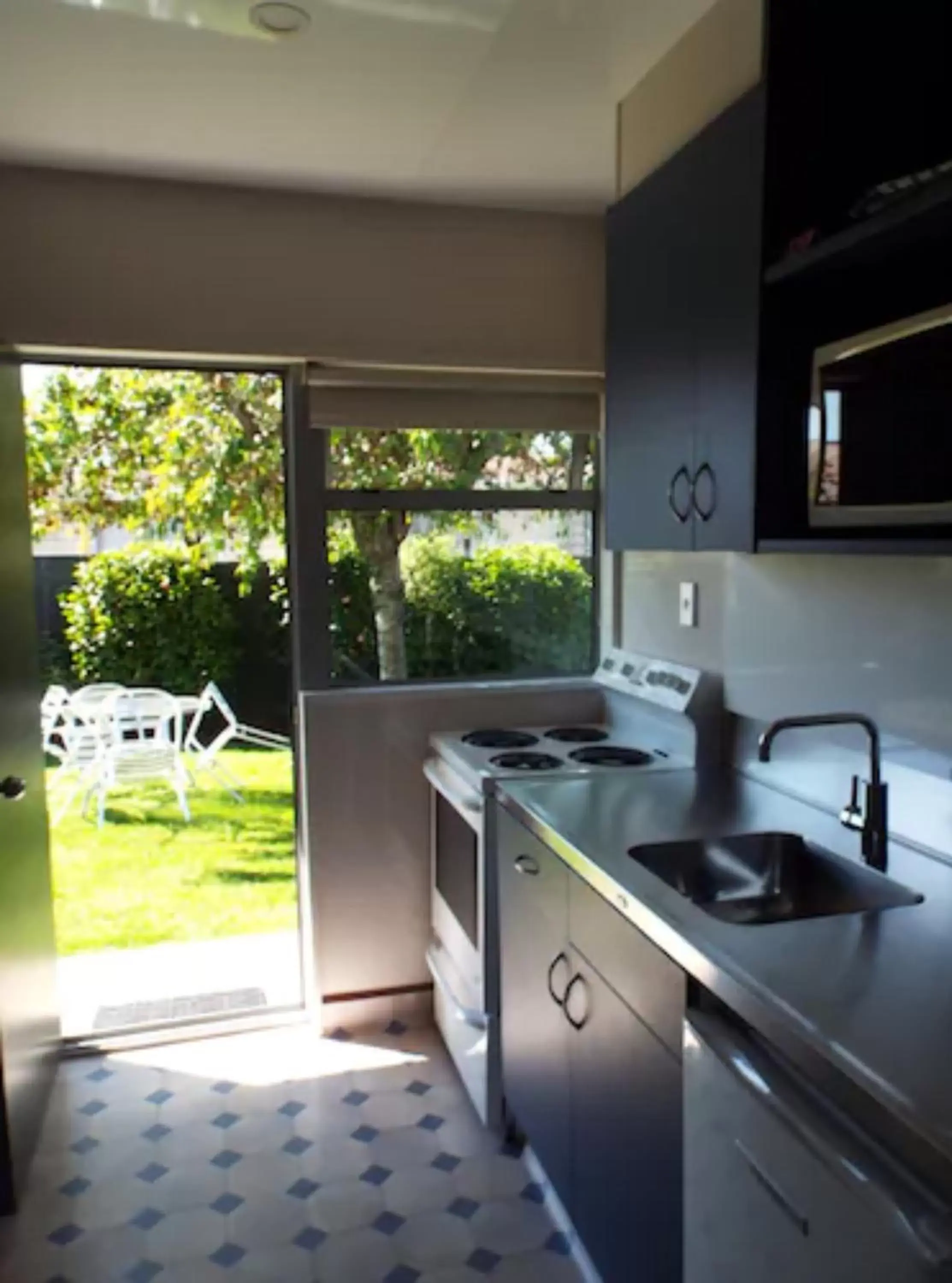 kitchen, Kitchen/Kitchenette in Andorra Motel