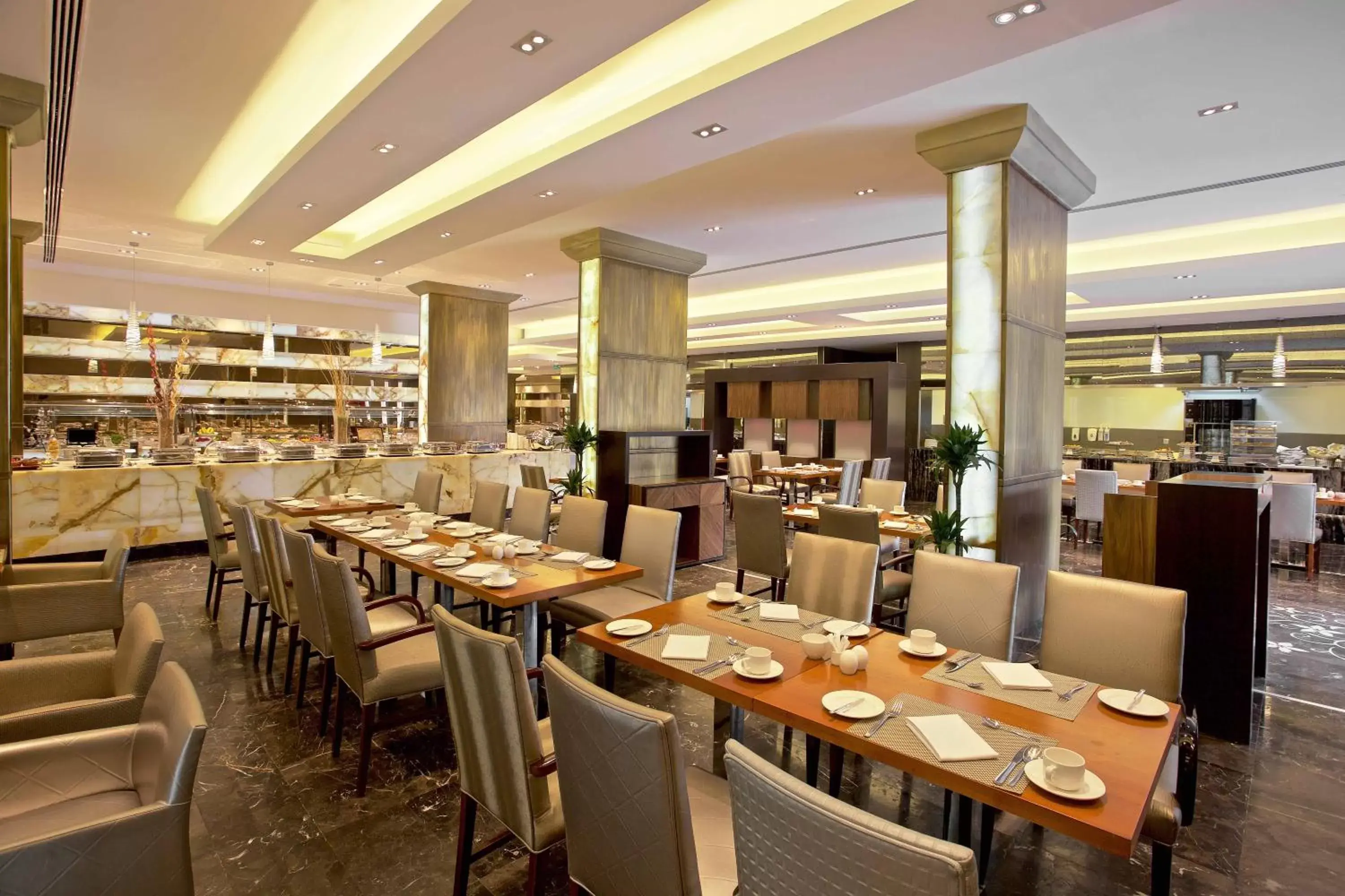 Breakfast, Restaurant/Places to Eat in Crowne Plaza Jeddah, an IHG Hotel