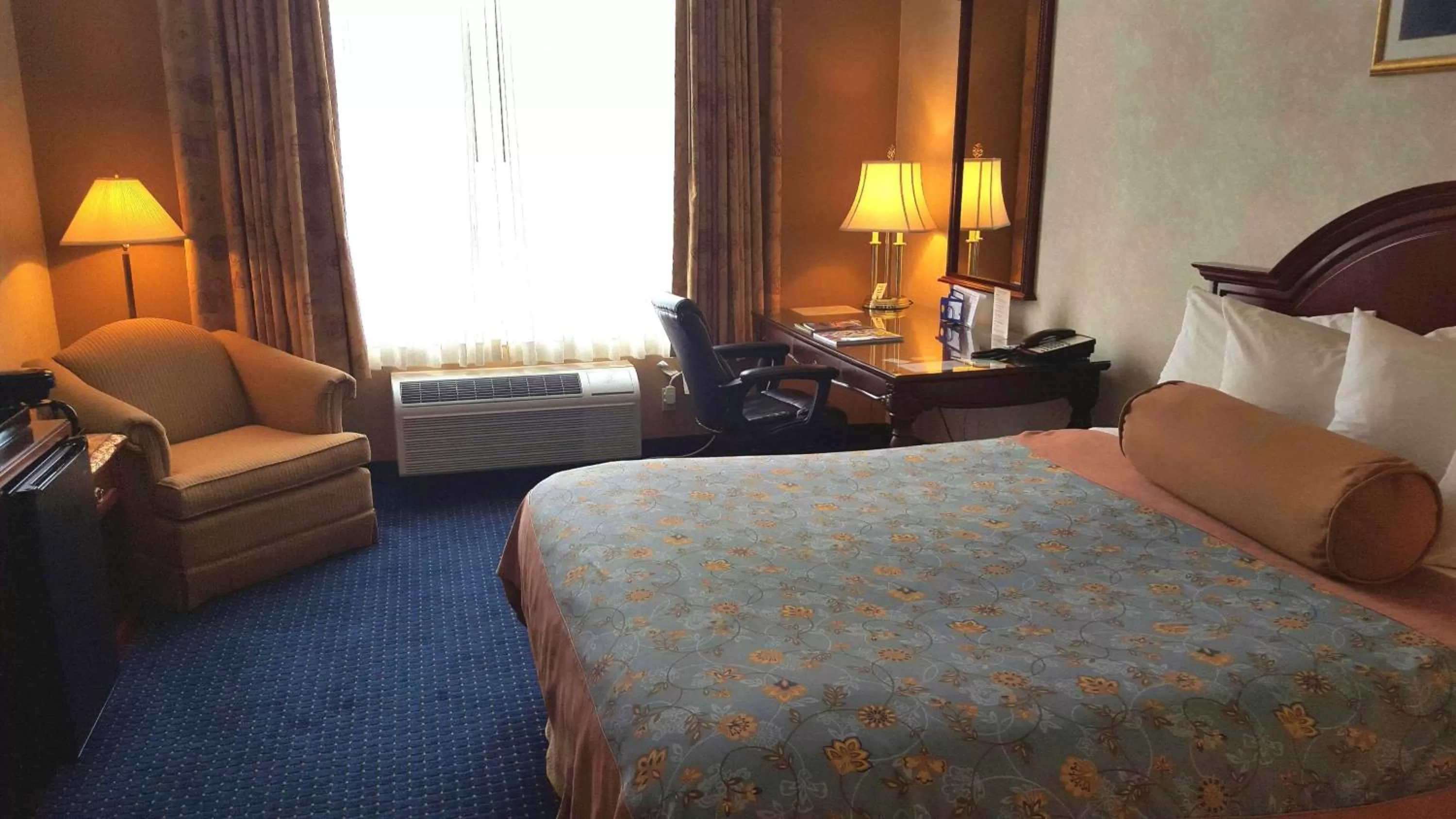 Photo of the whole room, Bed in Best Western Plus Mentor-Cleveland Northeast
