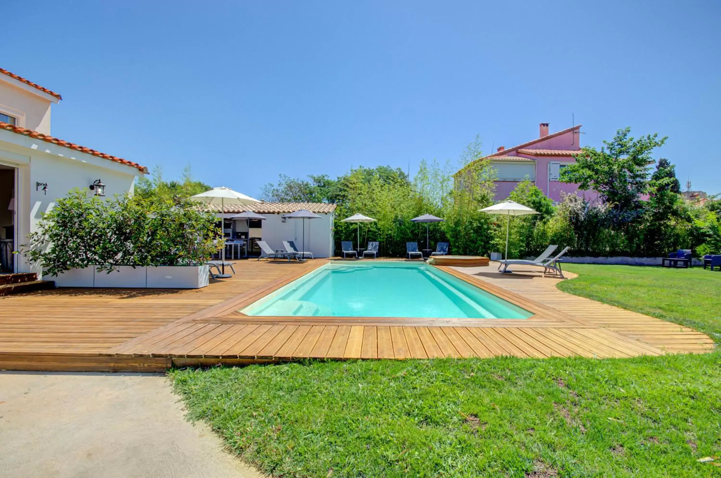 Garden, Swimming Pool in Domaine Le Courti