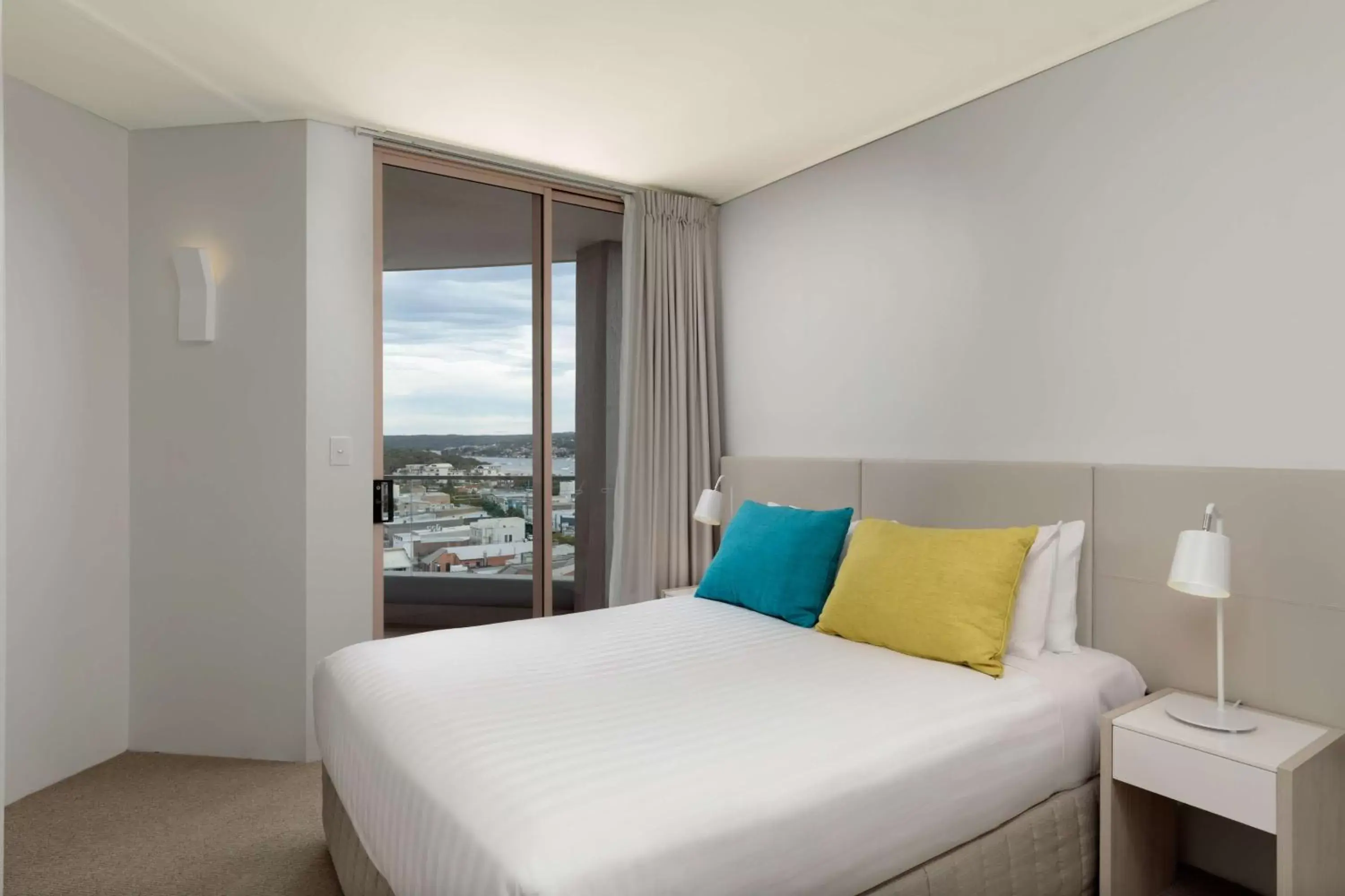 Photo of the whole room, Bed in Rydges Cronulla Beachside