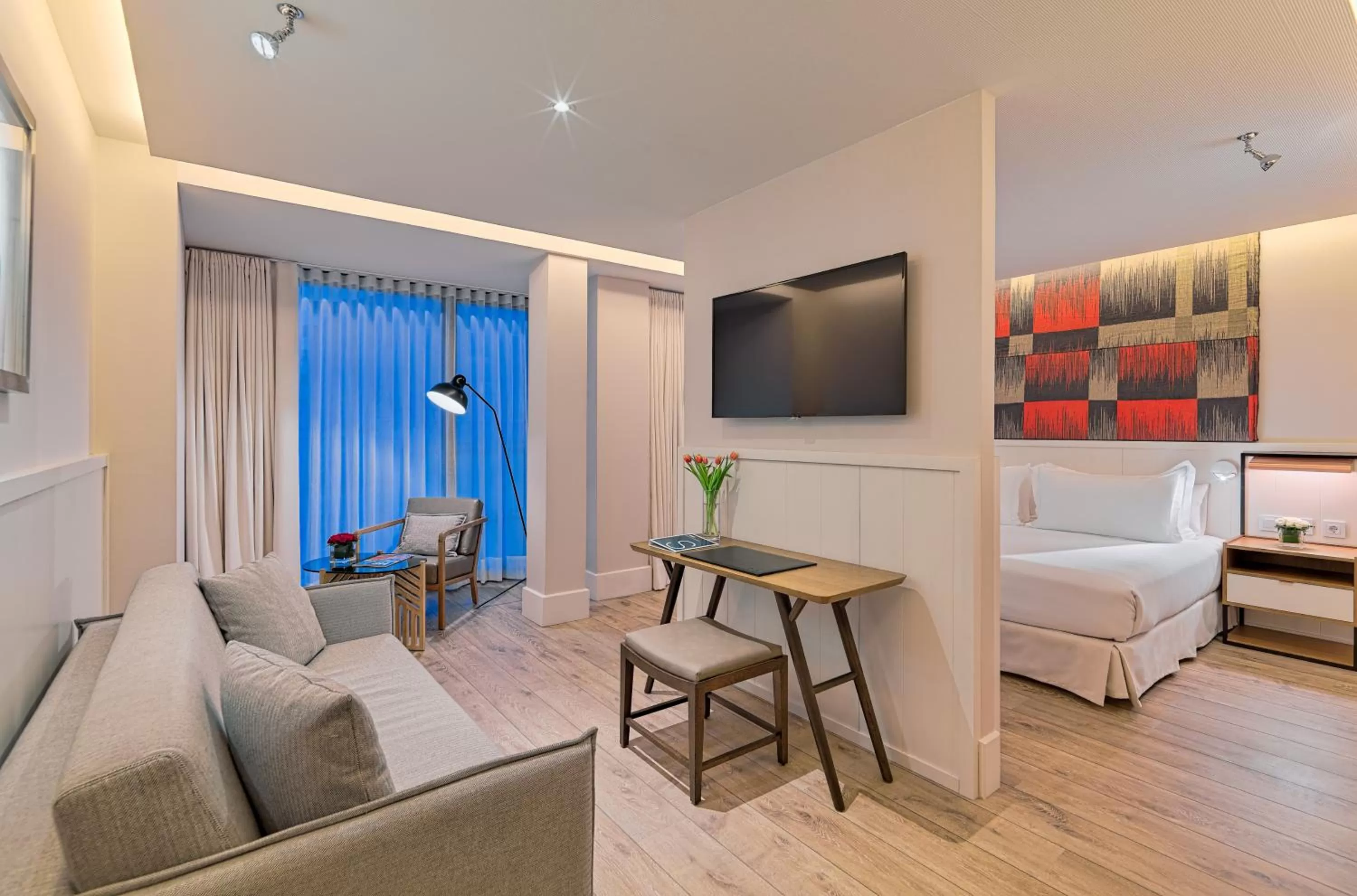 Photo of the whole room, Bed in H10 Cubik 4* Sup