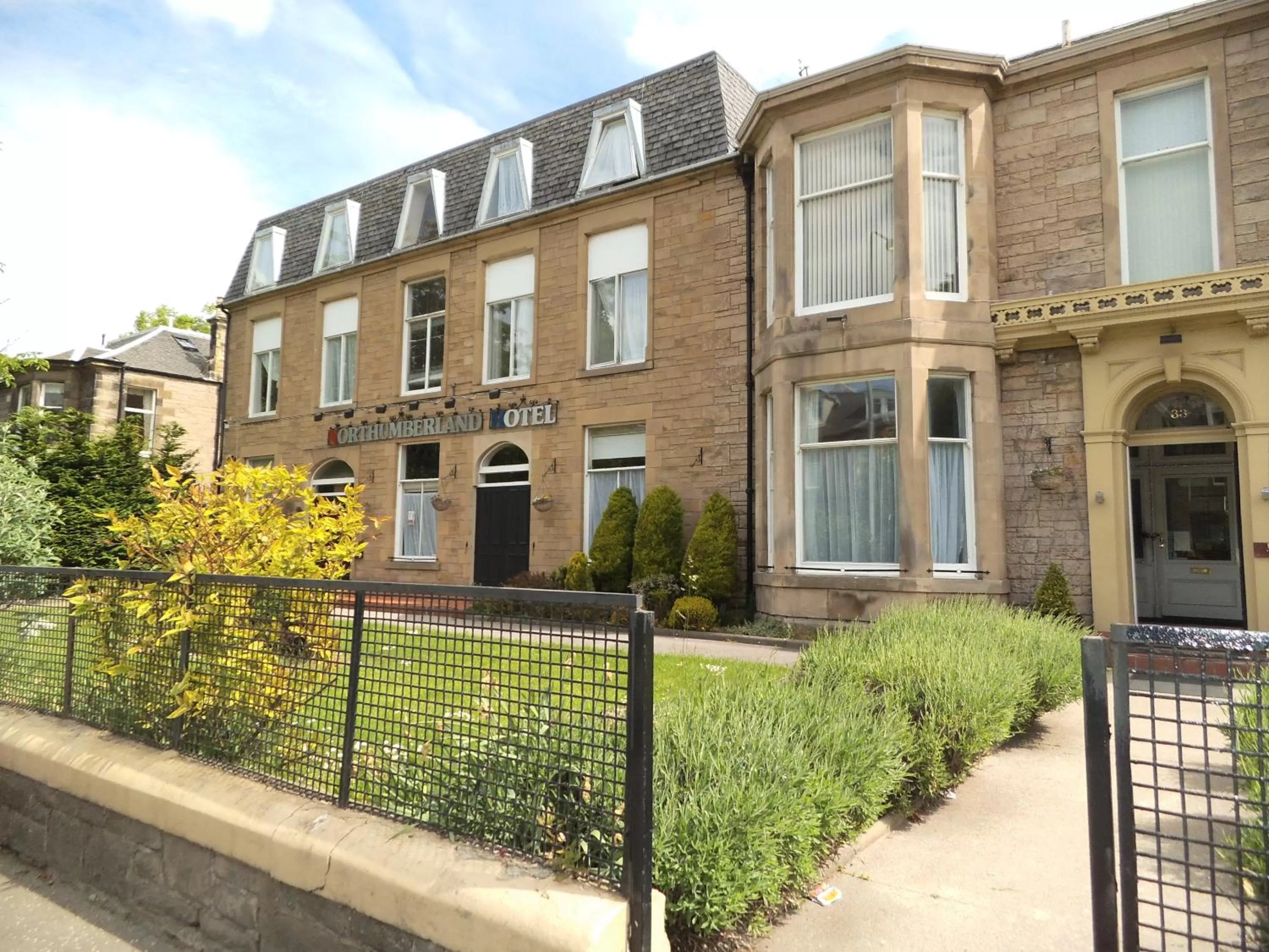 Facade/entrance in Northumberland Hotel
