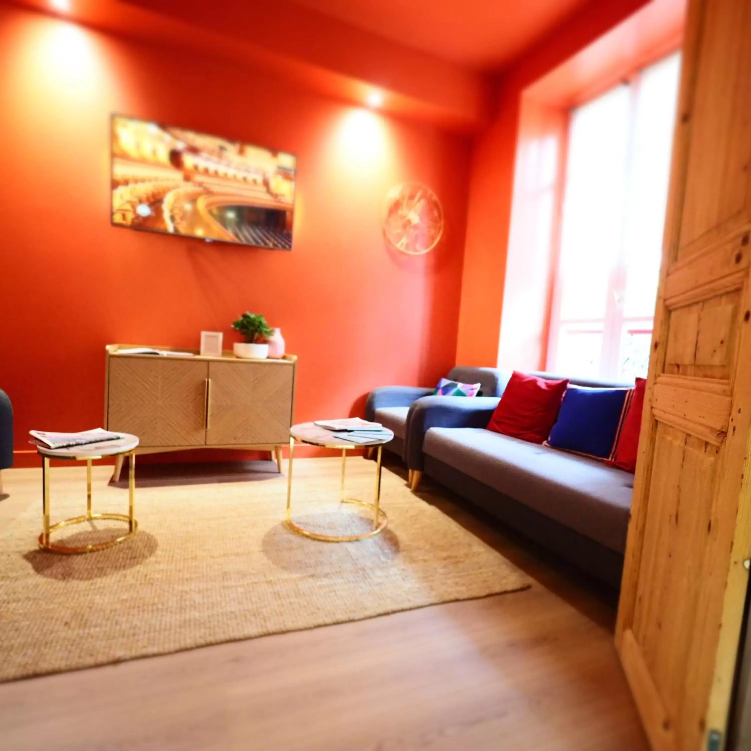 Communal lounge/ TV room, Seating Area in Hôtel Le Biarritz - Vichy