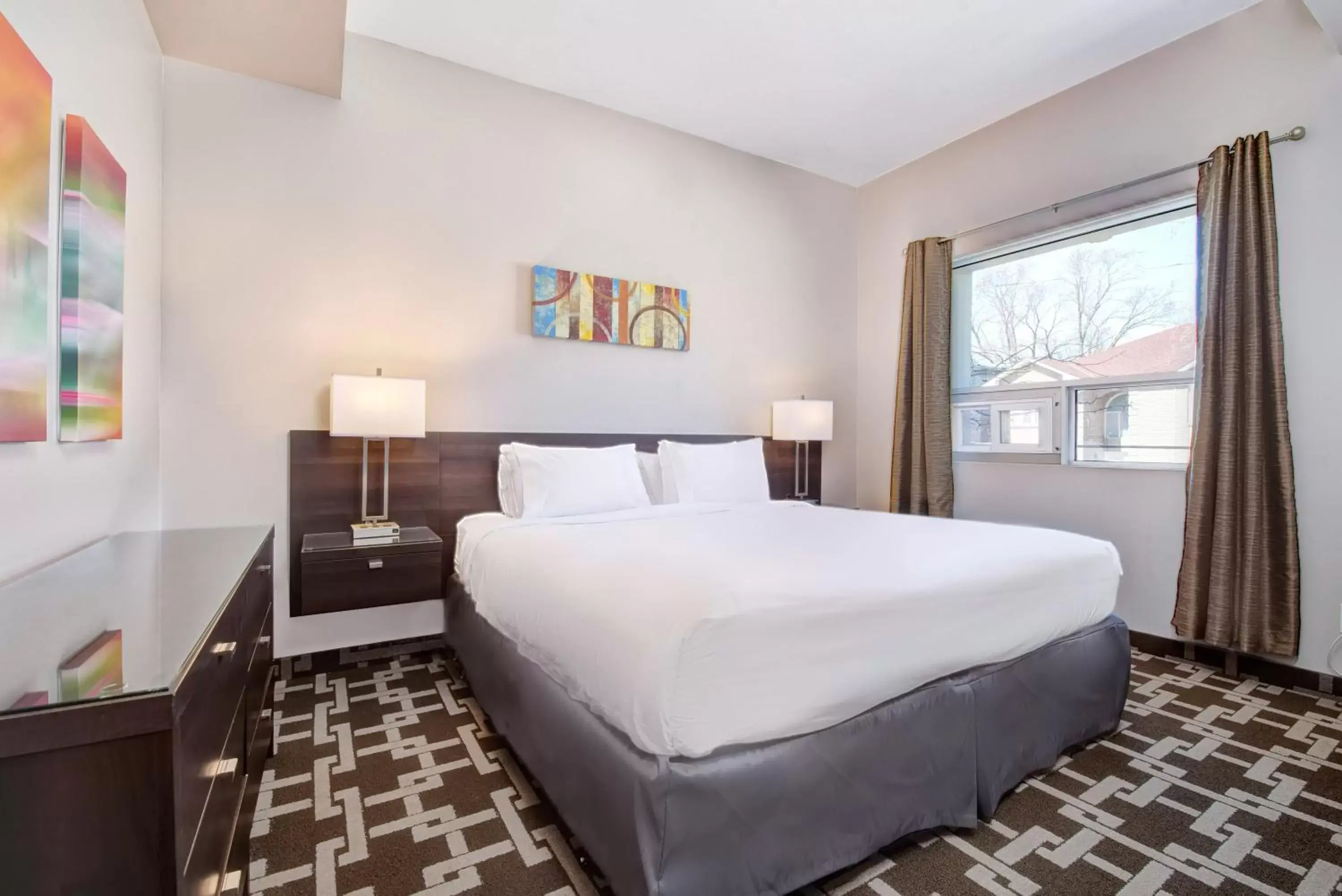 Bedroom, Bed in The Willowdale Hotel Toronto North York