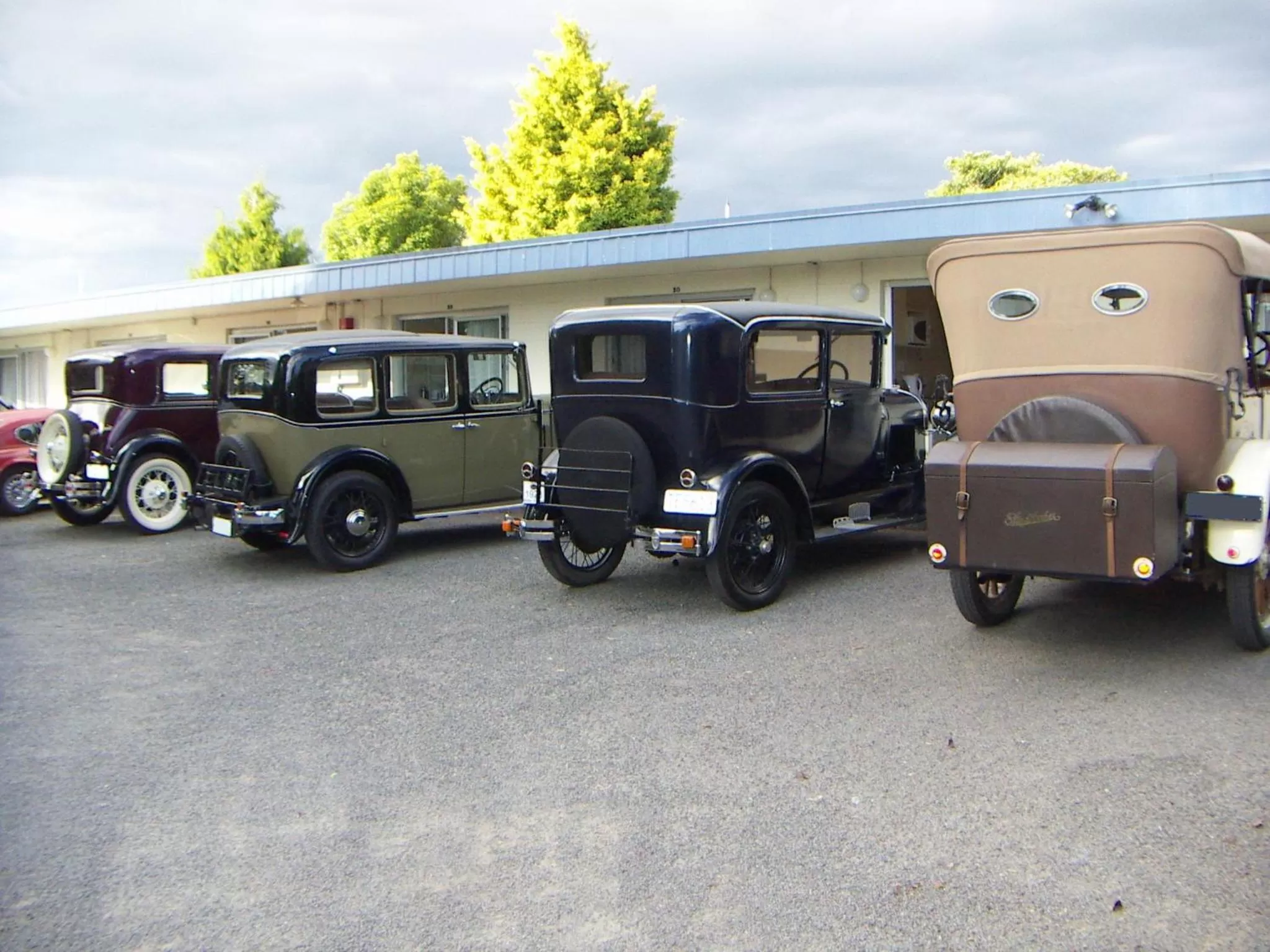 Day in Camellia Court Family Motel