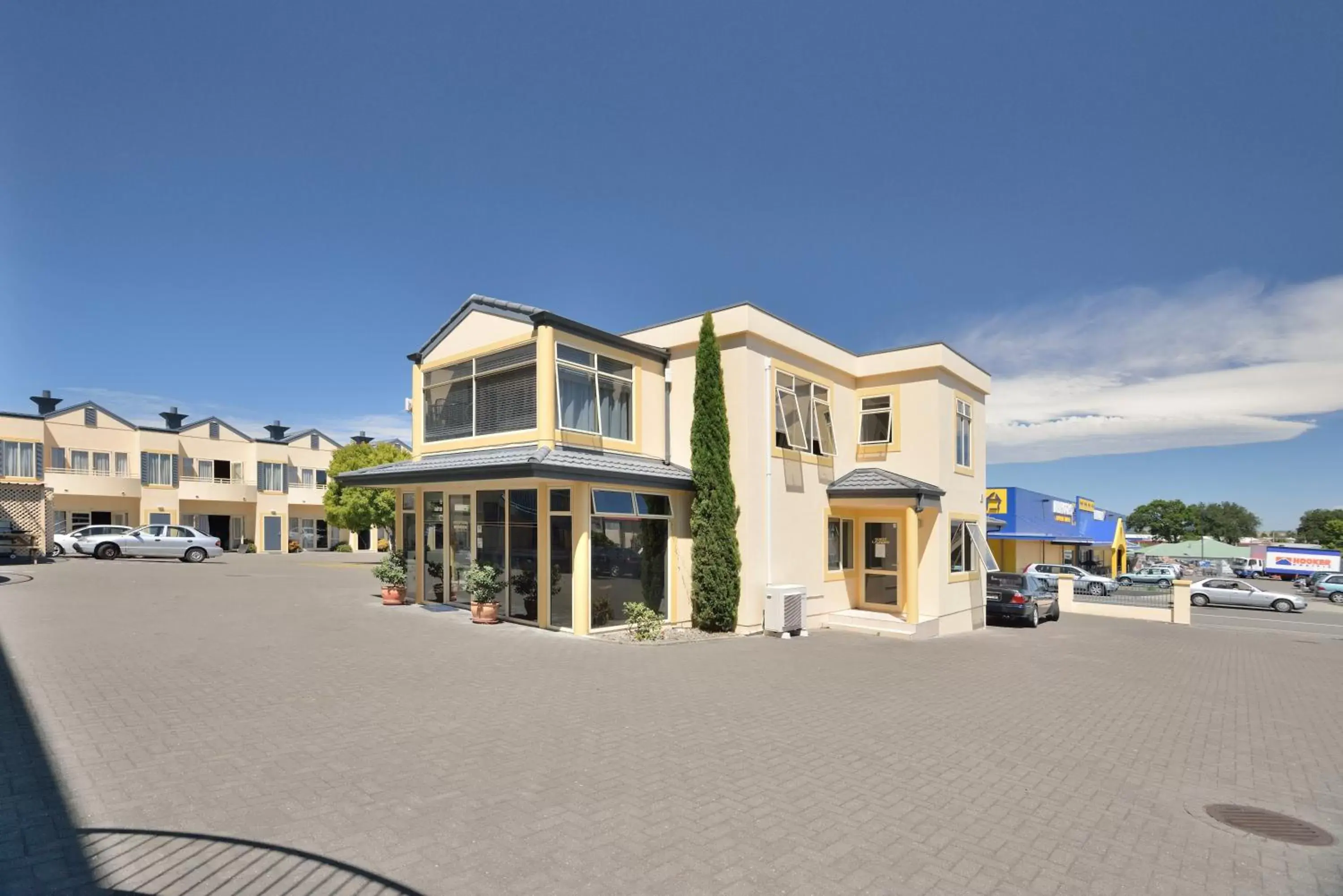 Facade/entrance, Property Building in Shoreline Motel