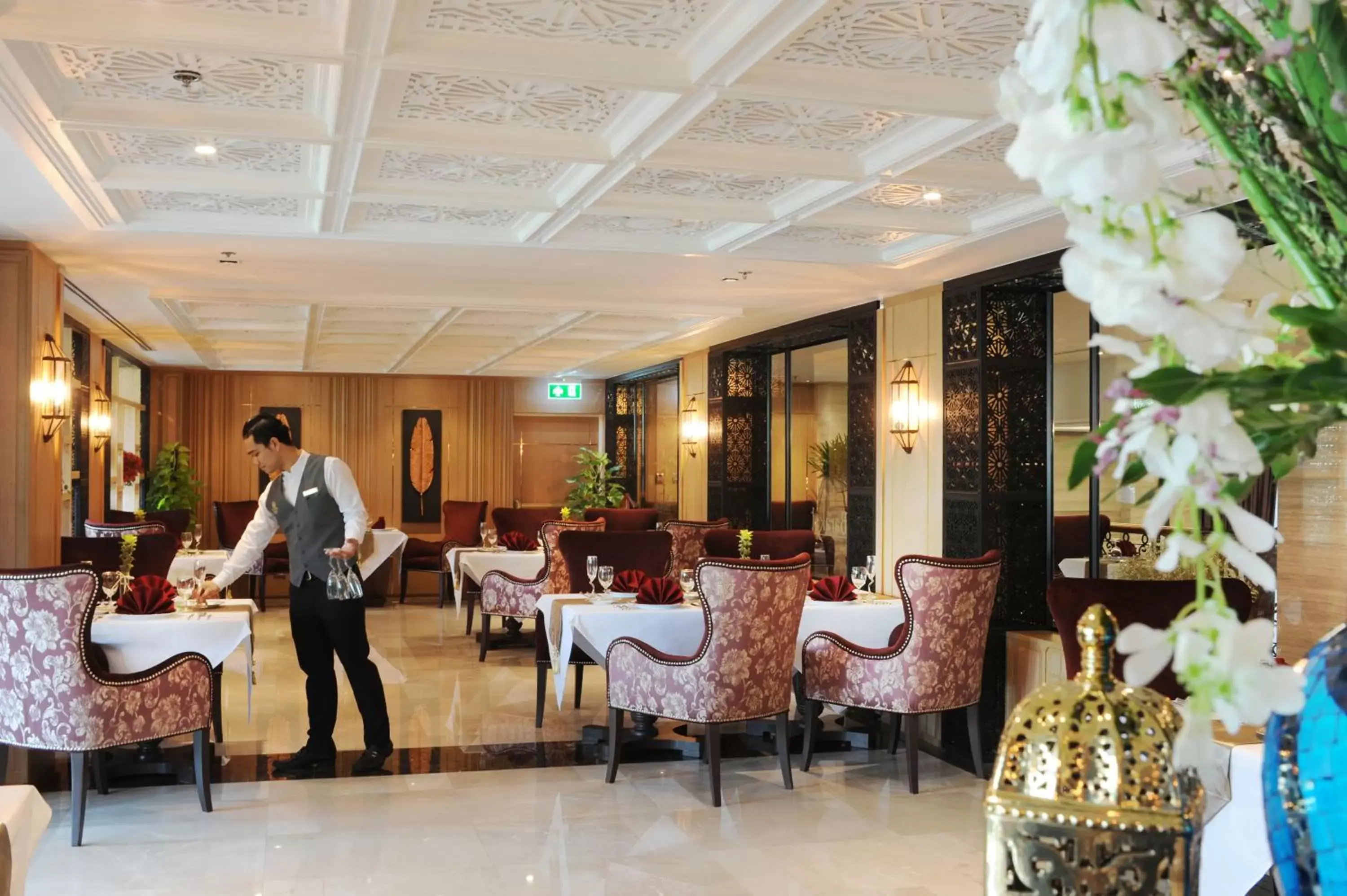 Restaurant/places to eat in Al Meroz Hotel Bangkok - The Leading Halal Hotel