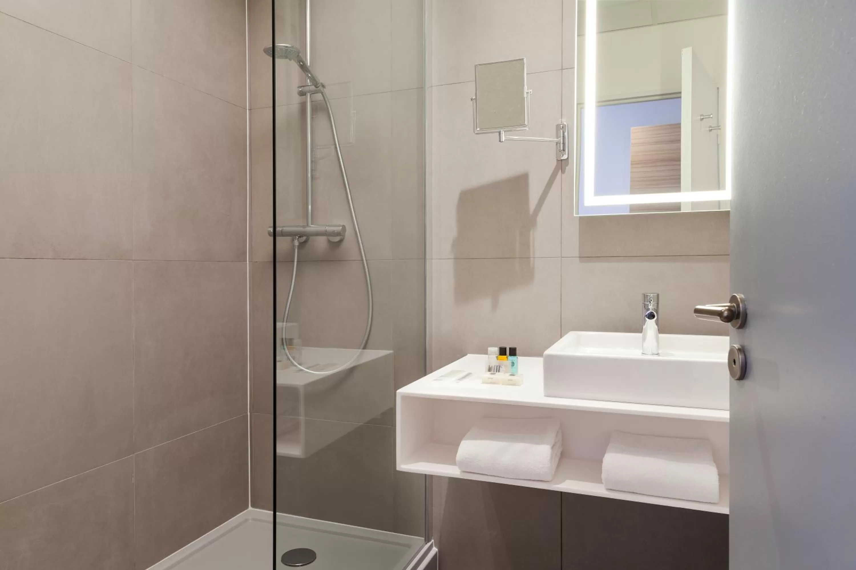 Bathroom in Novotel Tours Centre Gare