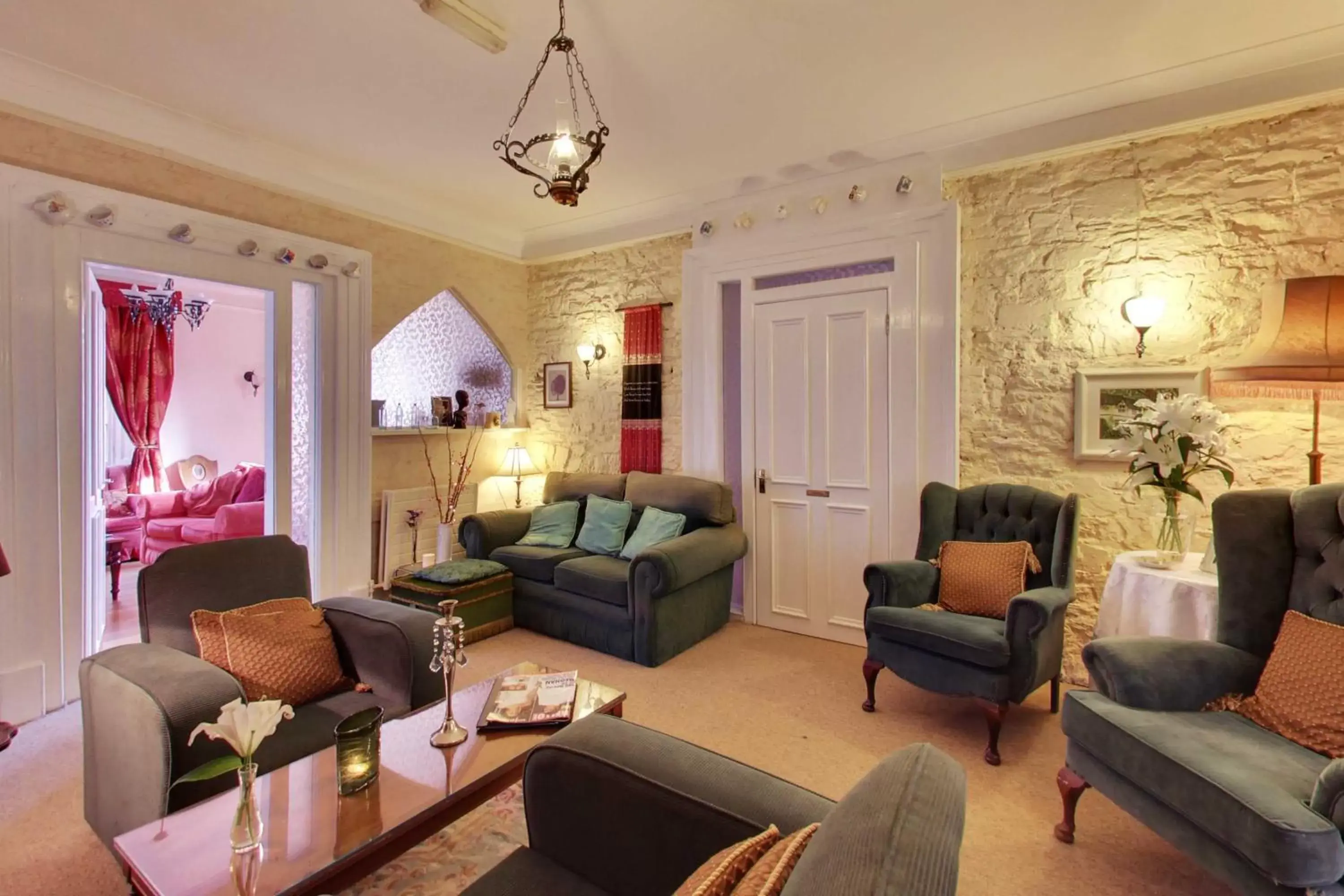 Communal lounge/ TV room, Seating Area in Robin Hill House B&B