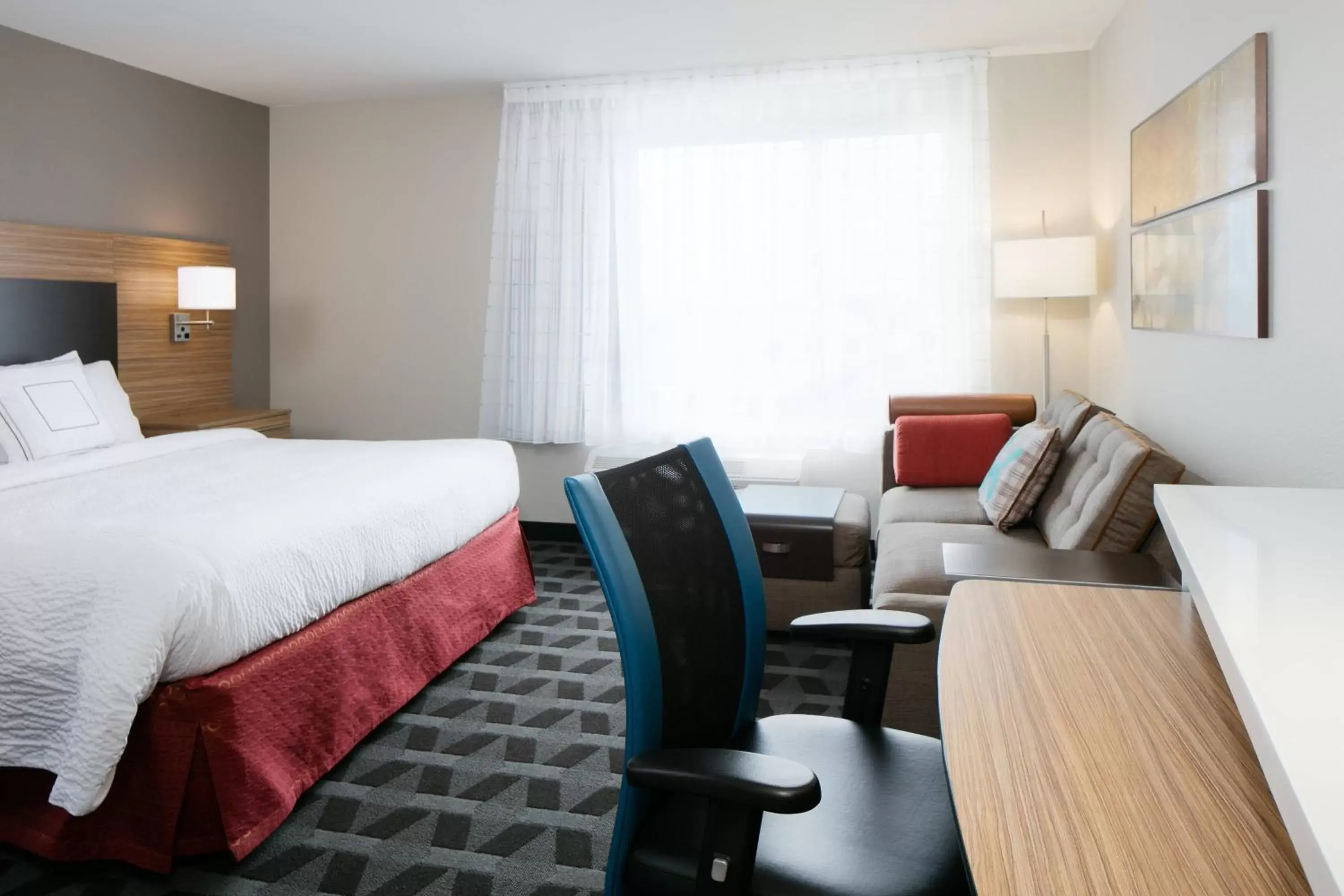 Photo of the whole room in TownePlace Suites by Marriott Kansas City Airport