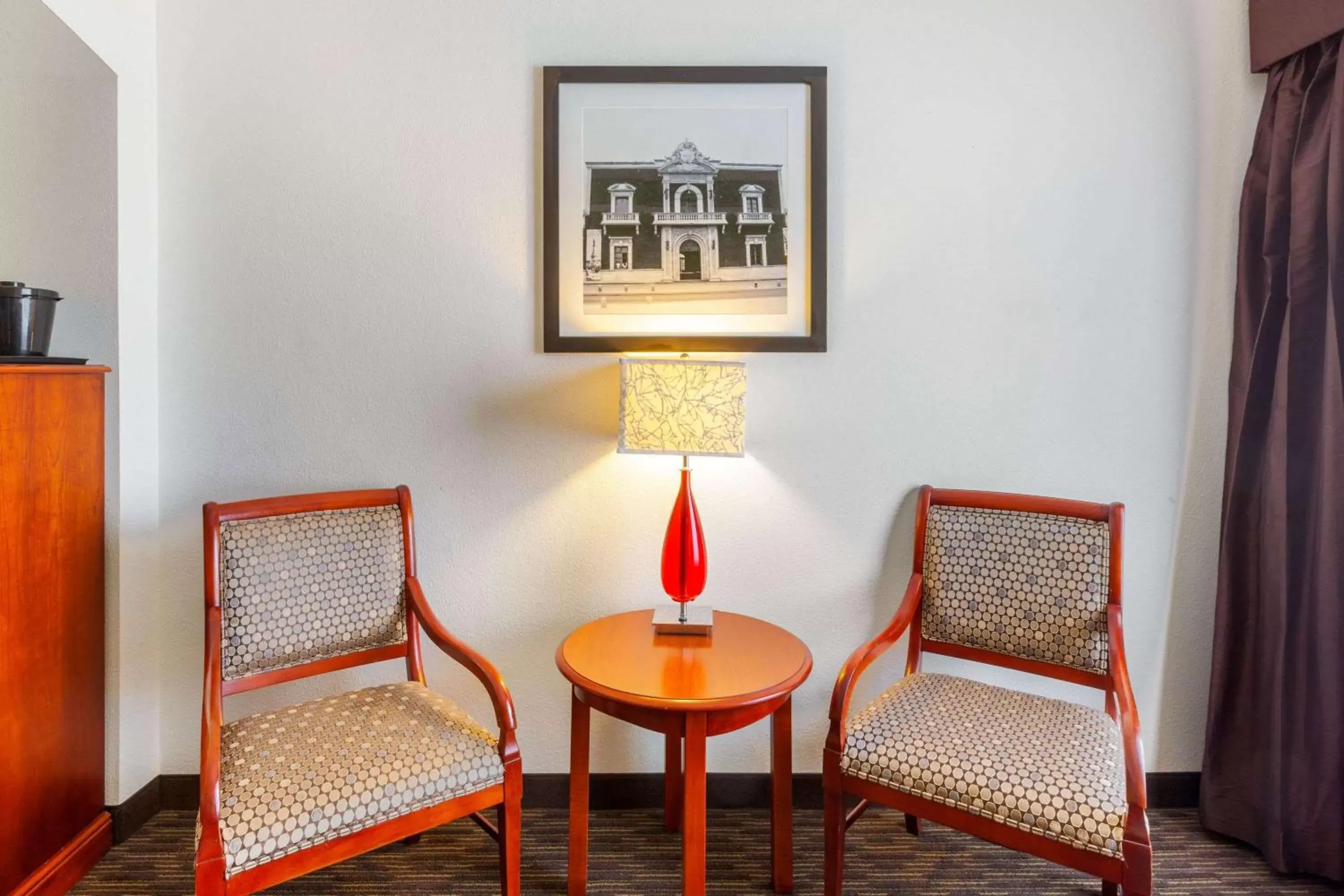 Photo of the whole room in La Quinta by Wyndham Cd Juarez Near US Consulate Photo of the whole room in La Quinta by Wyndham Cd Juarez Near US Consulate