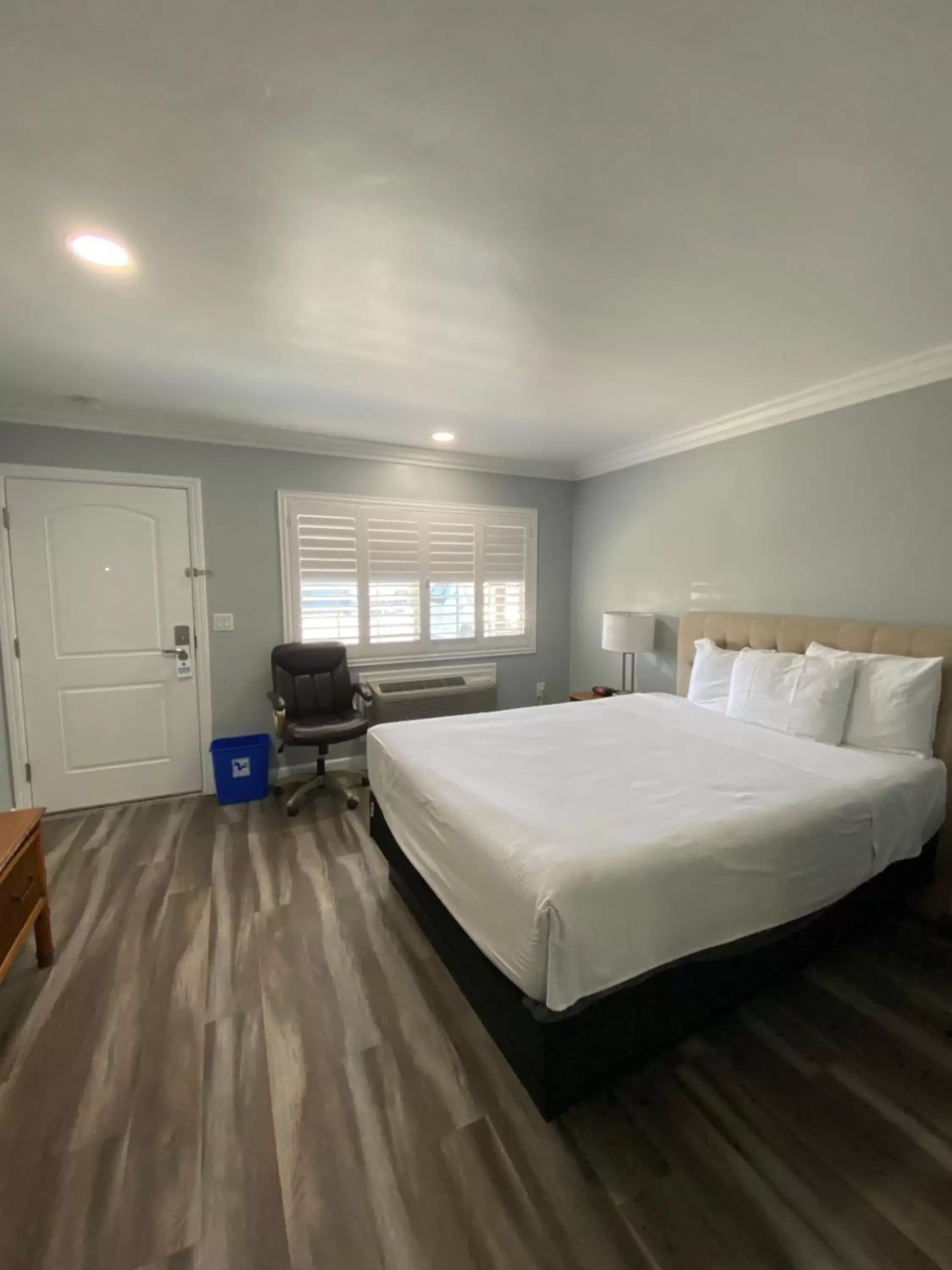 Bedroom, Bed in Lone Oak Lodge