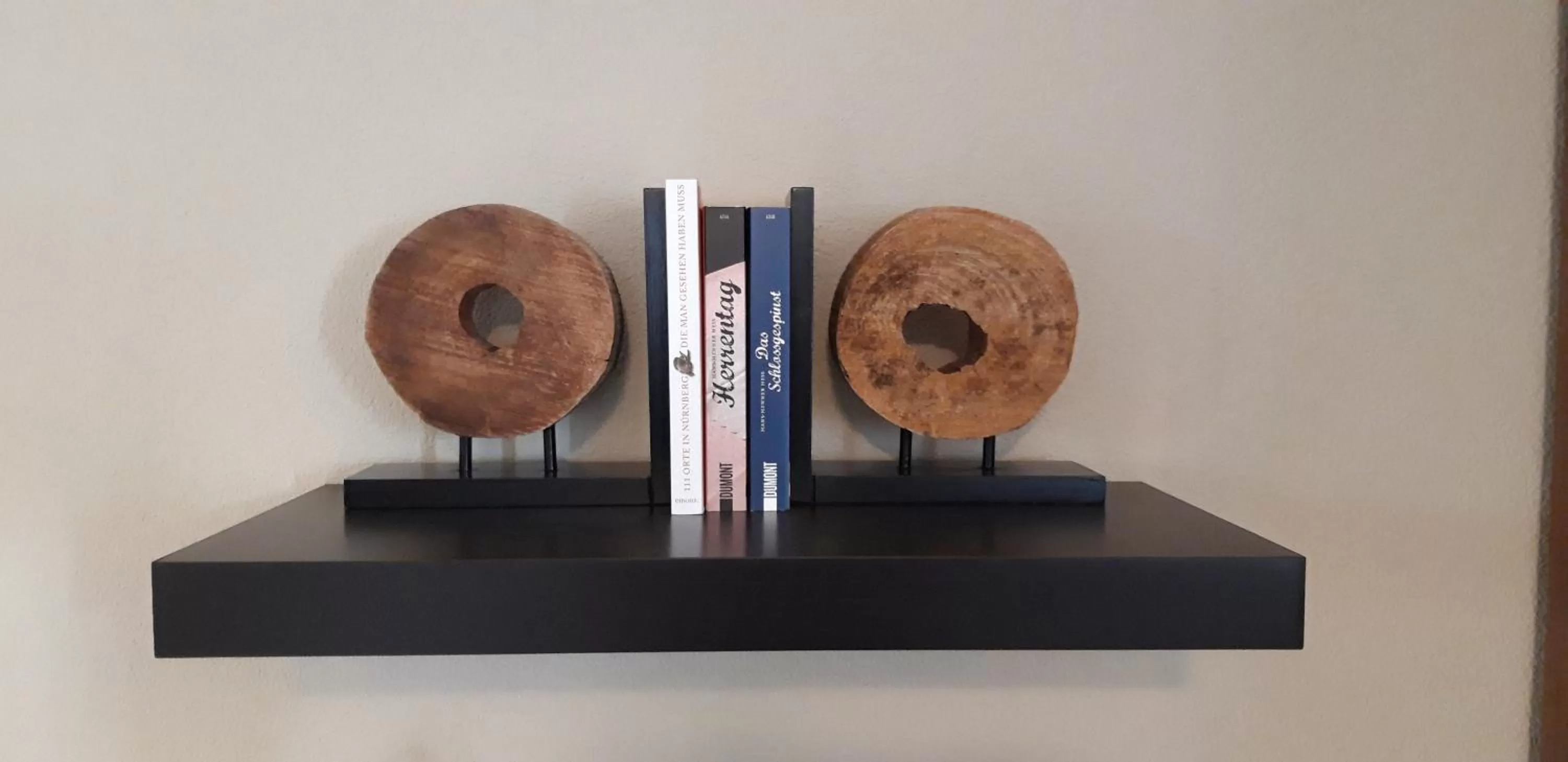 Decorative detail in Das Kornburg-Quartier