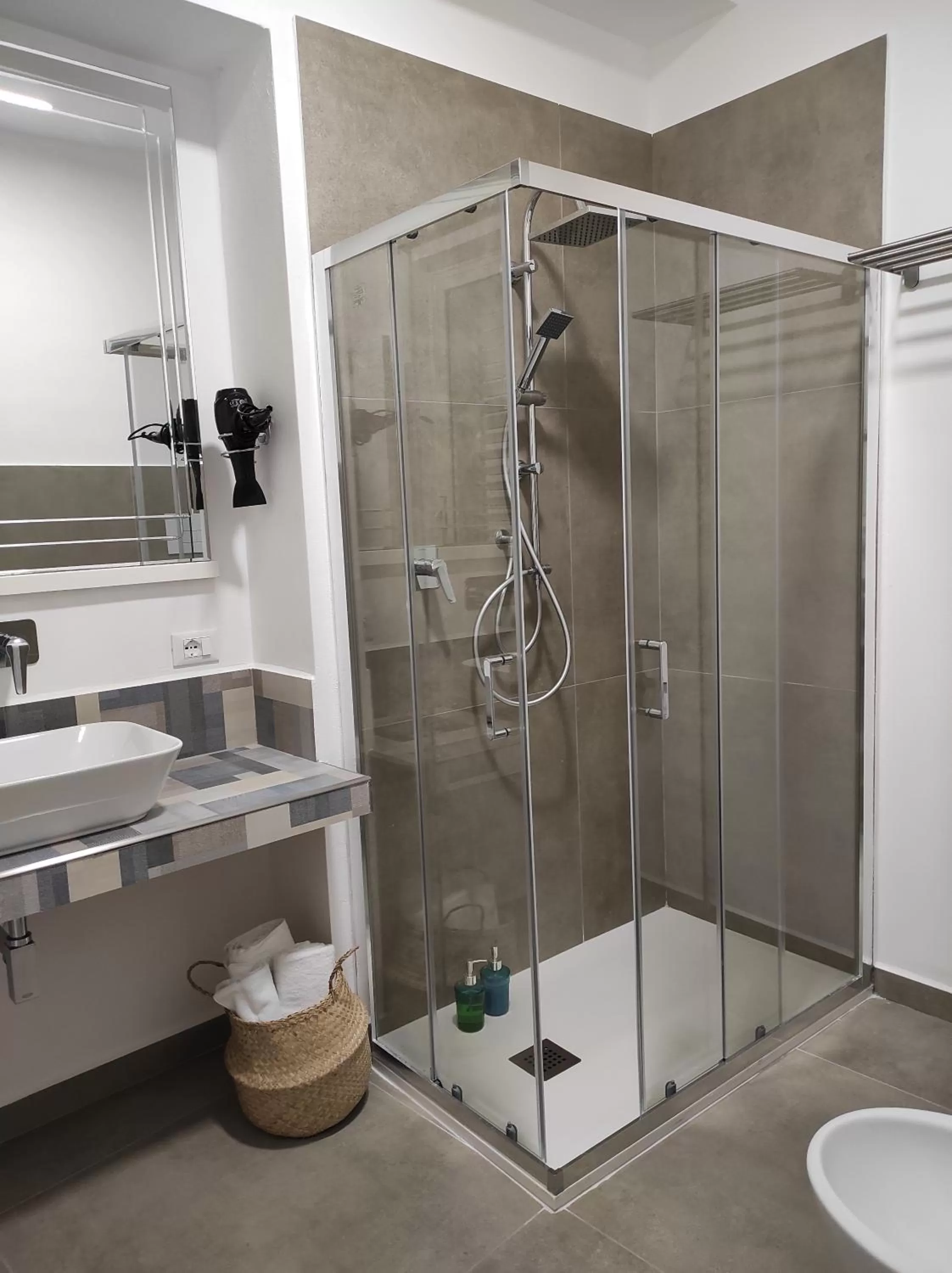 Shower, Bathroom in DonPè