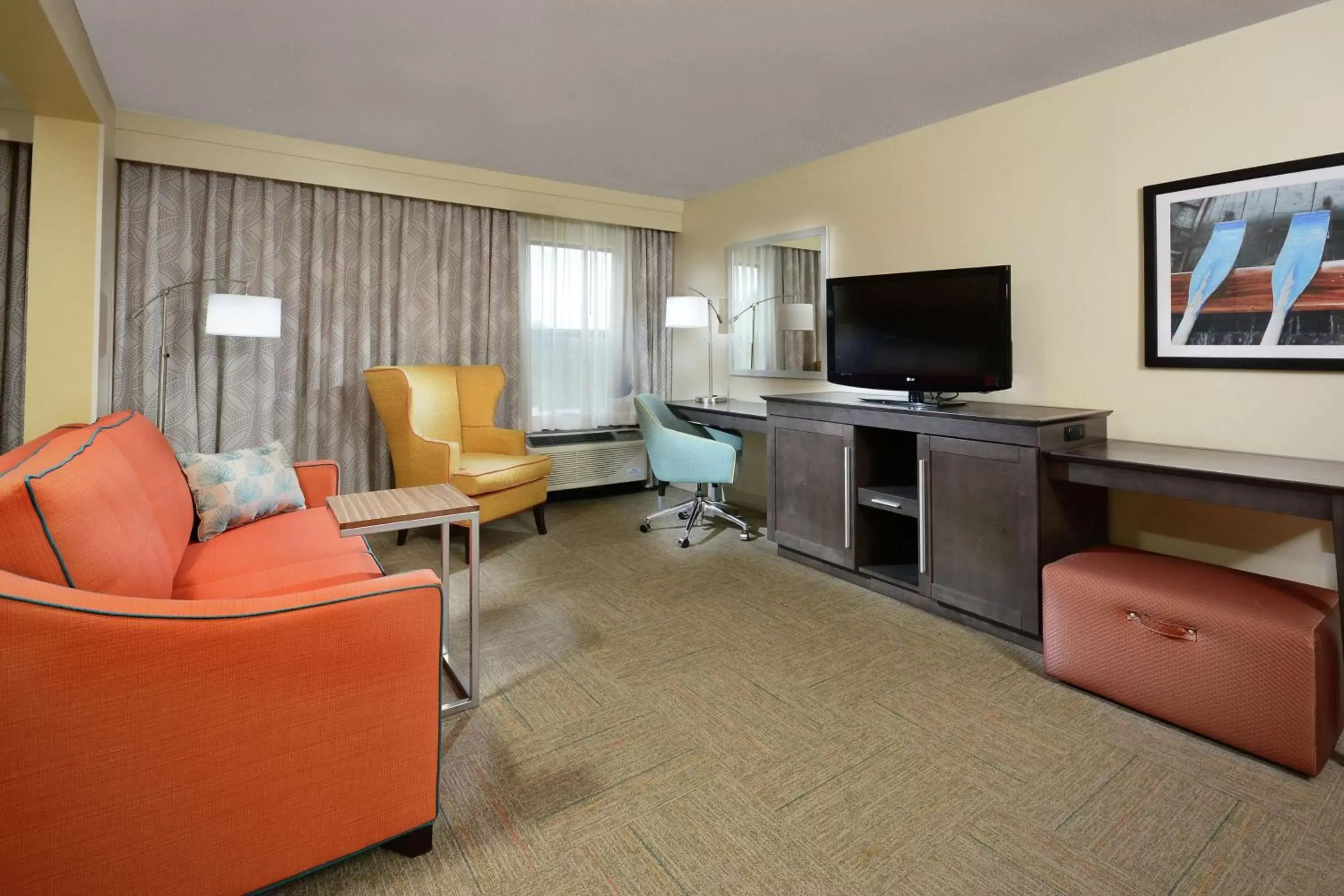 Bedroom, Seating Area in Hampton Inn Martinsville