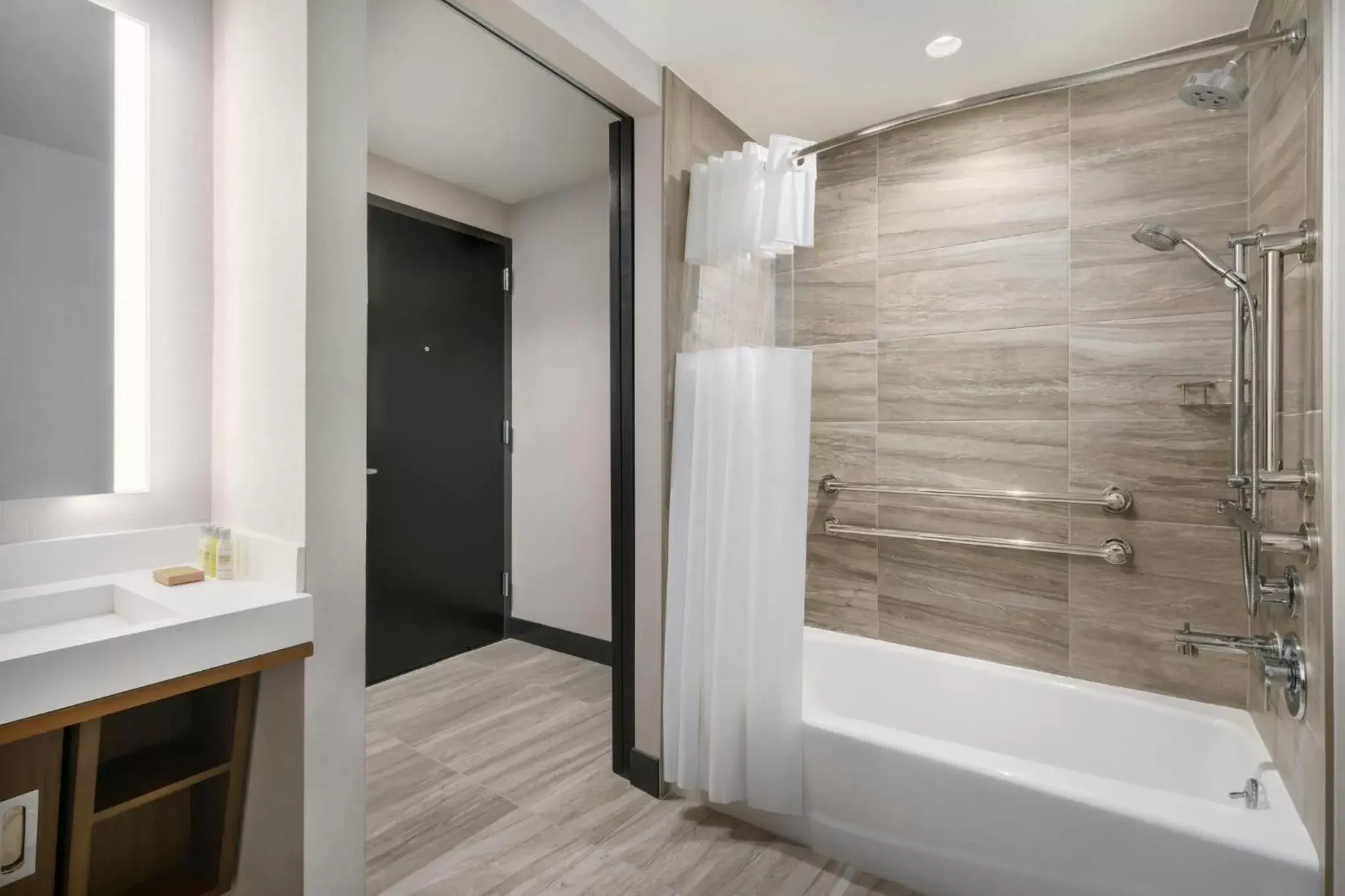Shower, Bathroom in DoubleTree by Hilton New York Times Square South