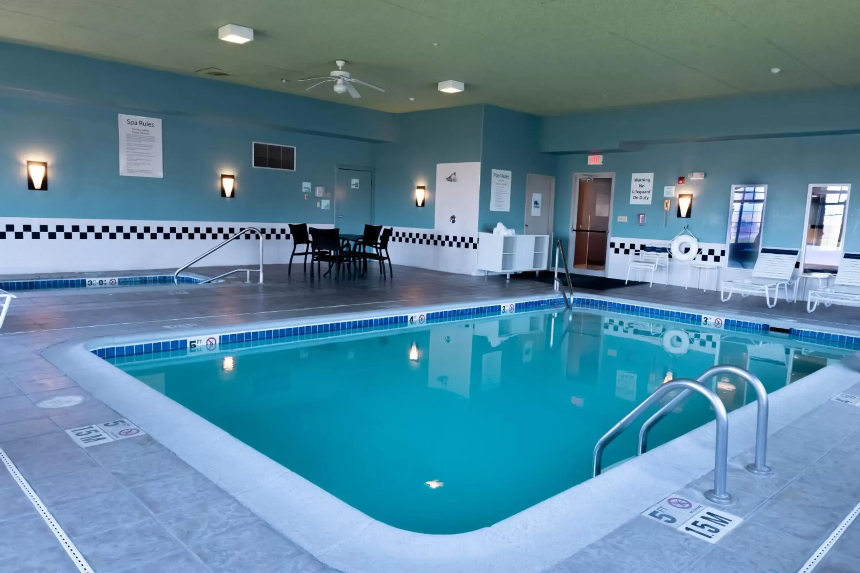 Swimming Pool in Holiday Inn Express Pendleton, an IHG Hotel