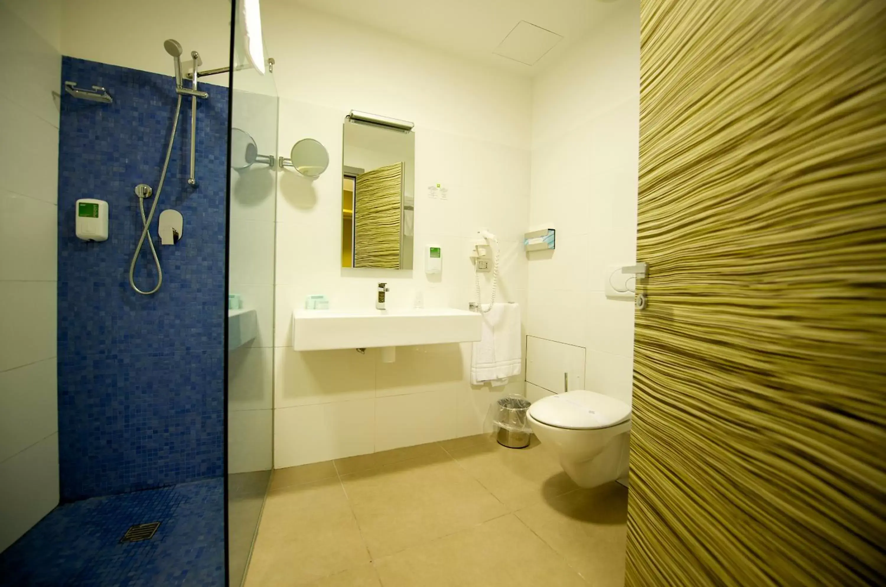 Bathroom in ibis Styles Catania Acireale