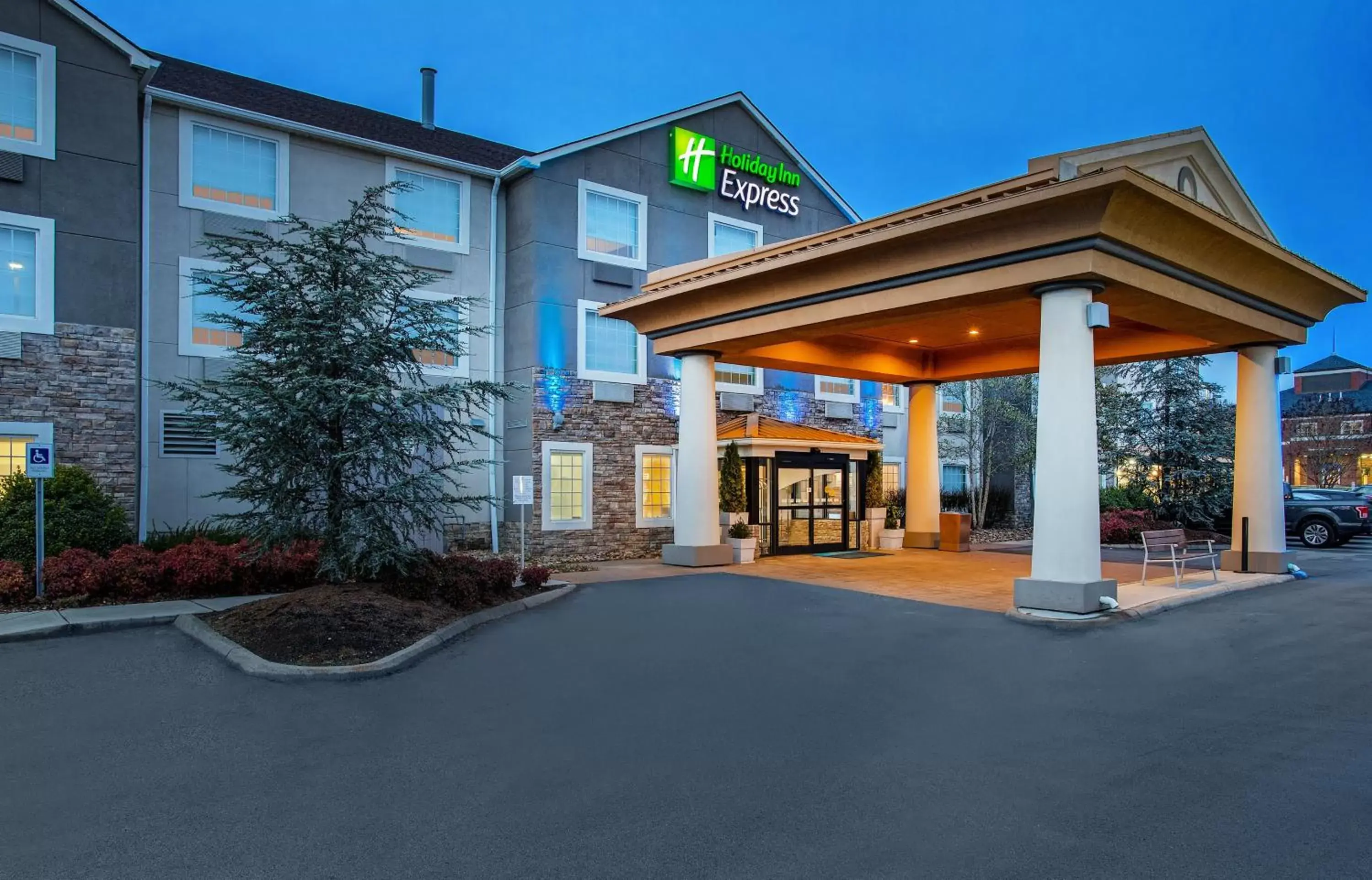 Property building in Holiday Inn Express Hotel & Suites Alcoa Knoxville Airport, an IHG Hotel