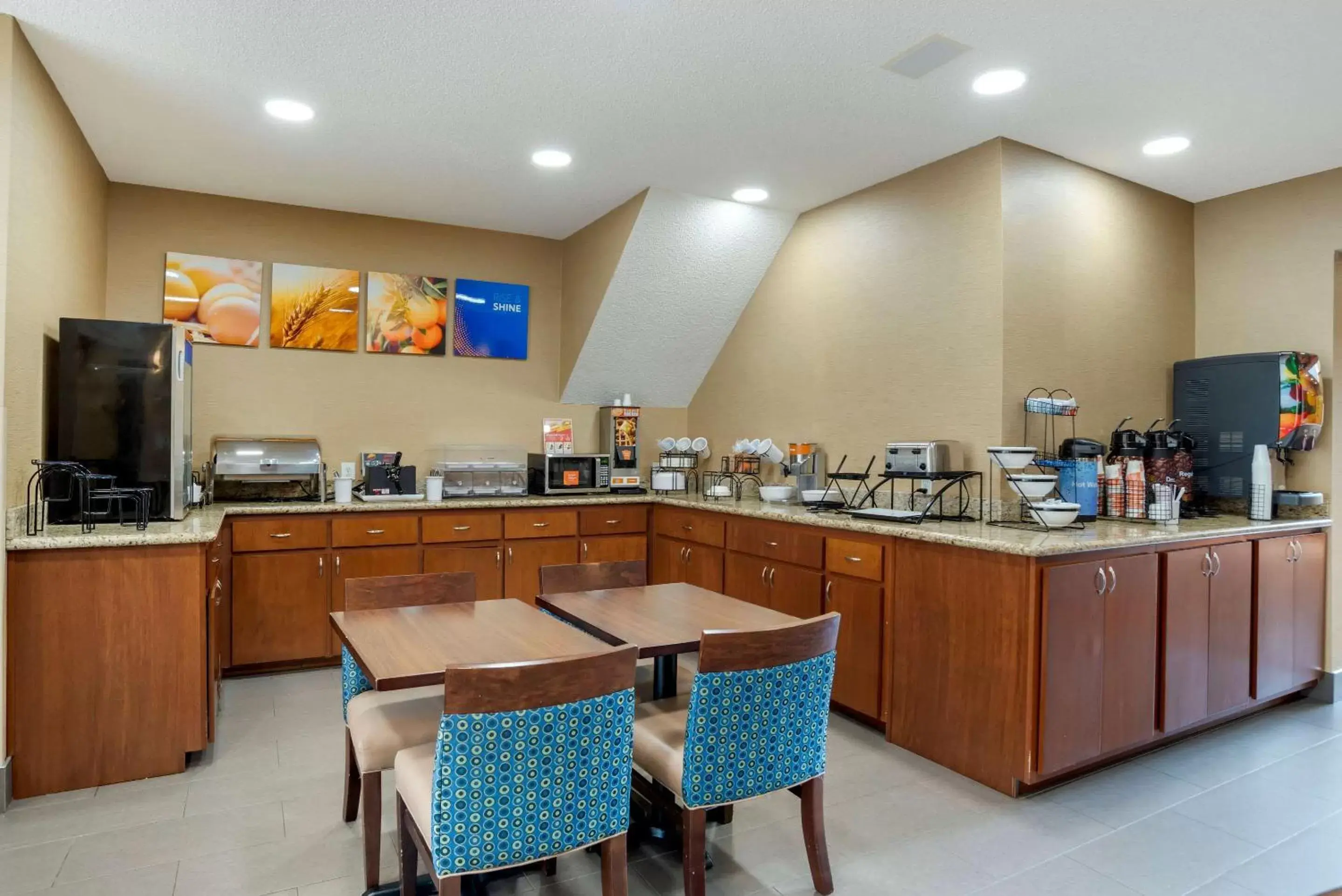 Restaurant/Places to Eat in Comfort Inn Greenville I-65