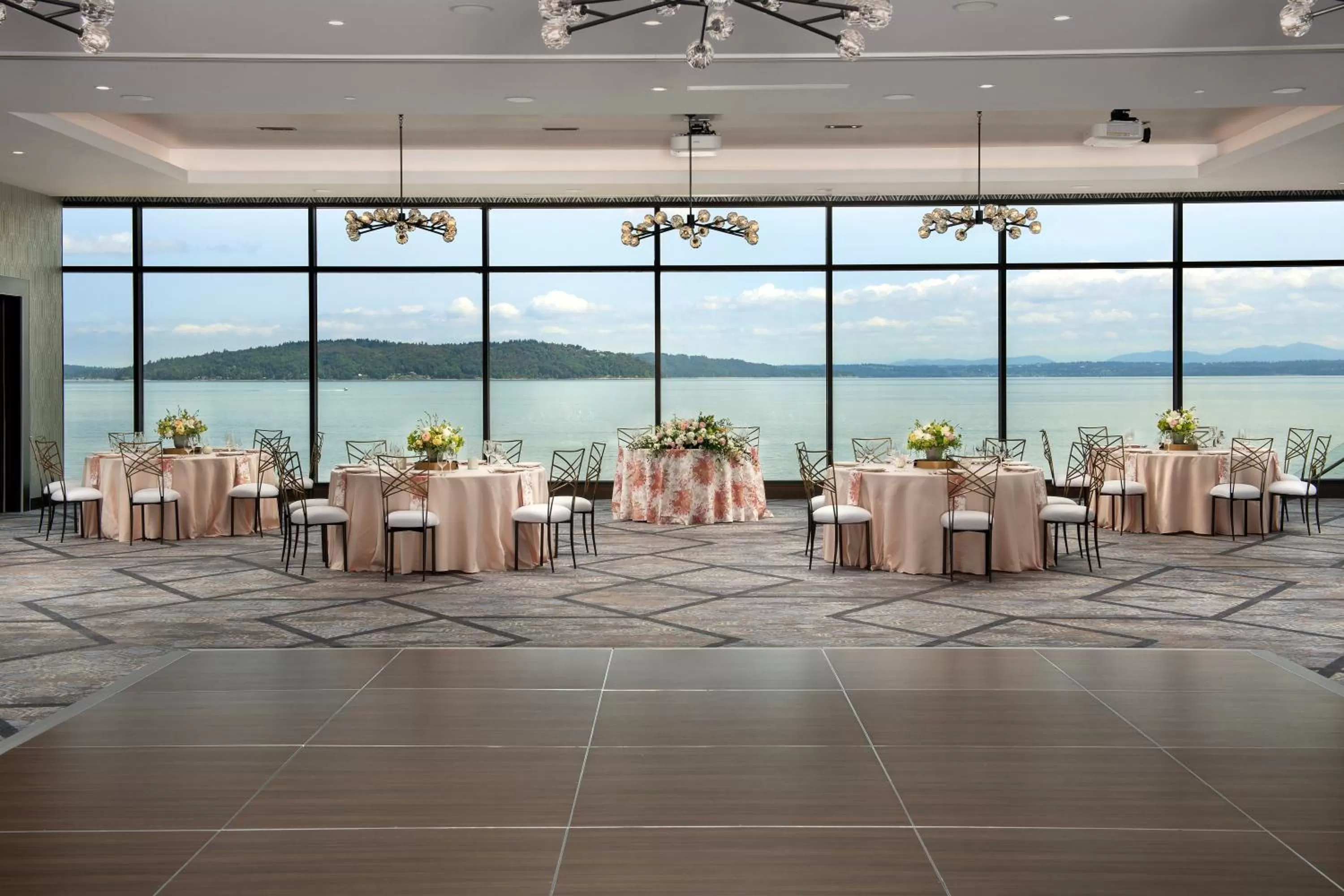 Banquet/Function facilities, Restaurant/Places to Eat in Silver Cloud Hotel Tacoma at Point Ruston Waterfront