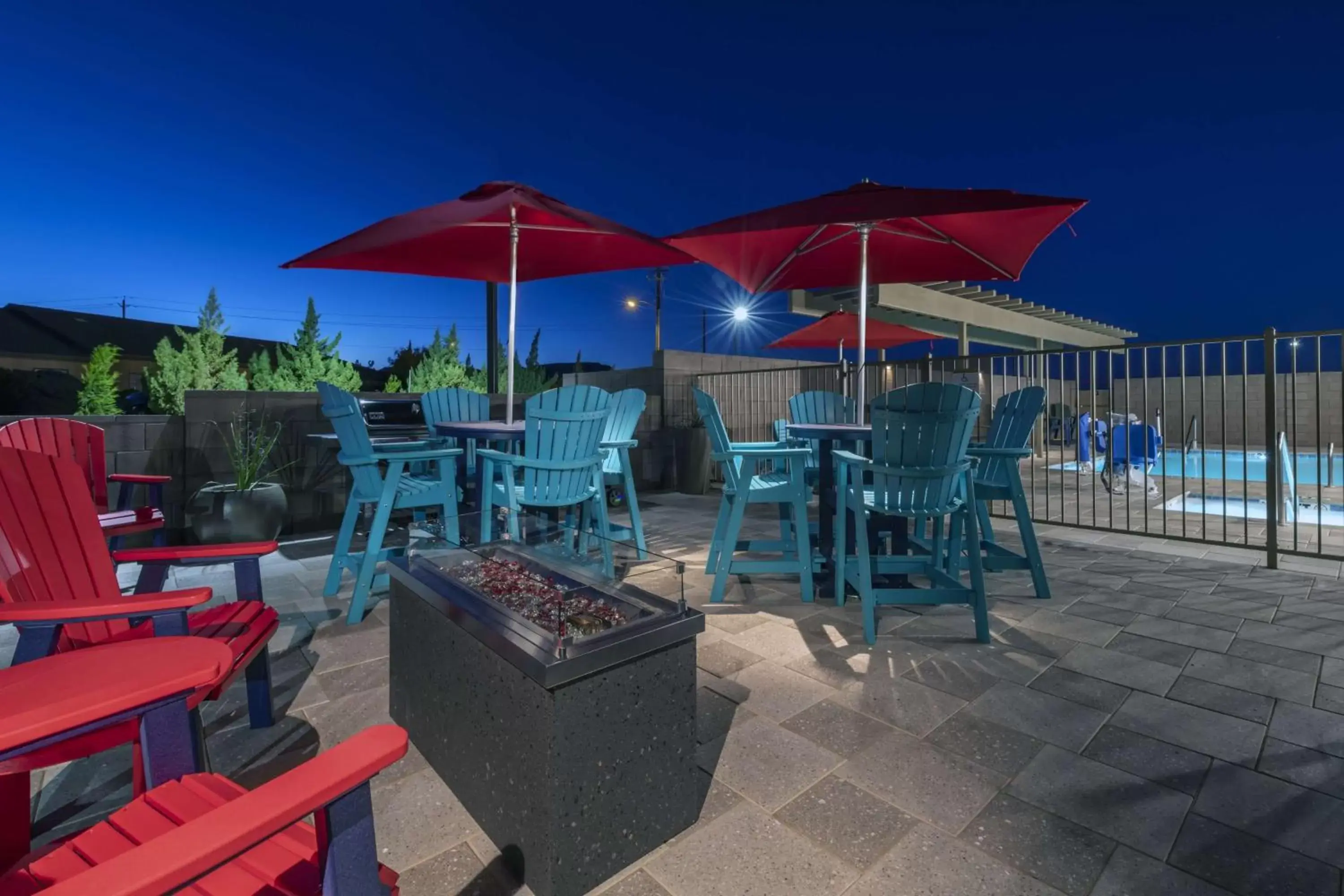 Patio, Restaurant/Places to Eat in Home2 Suites by Hilton Kingman