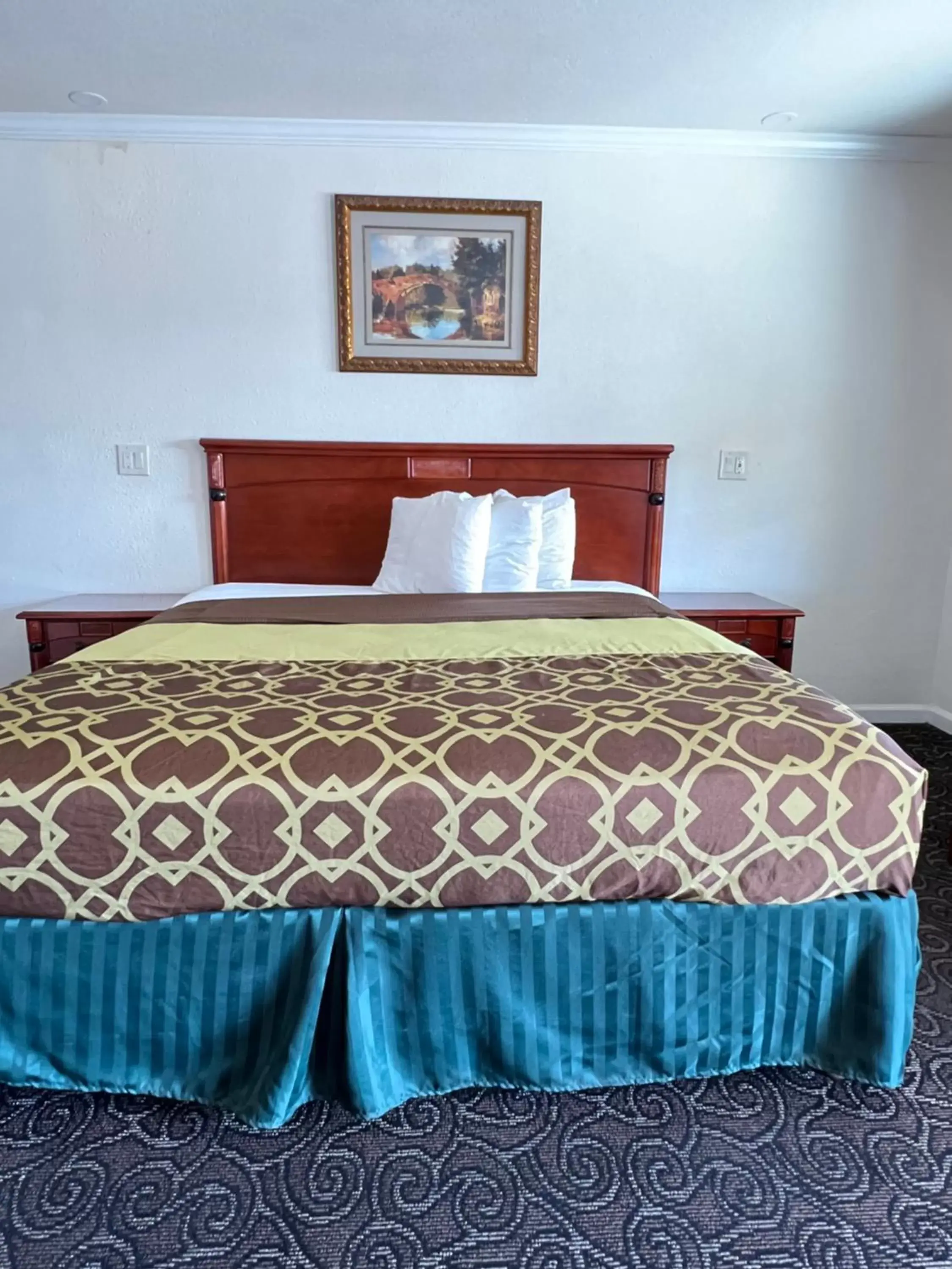 Bed in Americas Best Value Inn Hanford Bed in Americas Best Value Inn Hanford