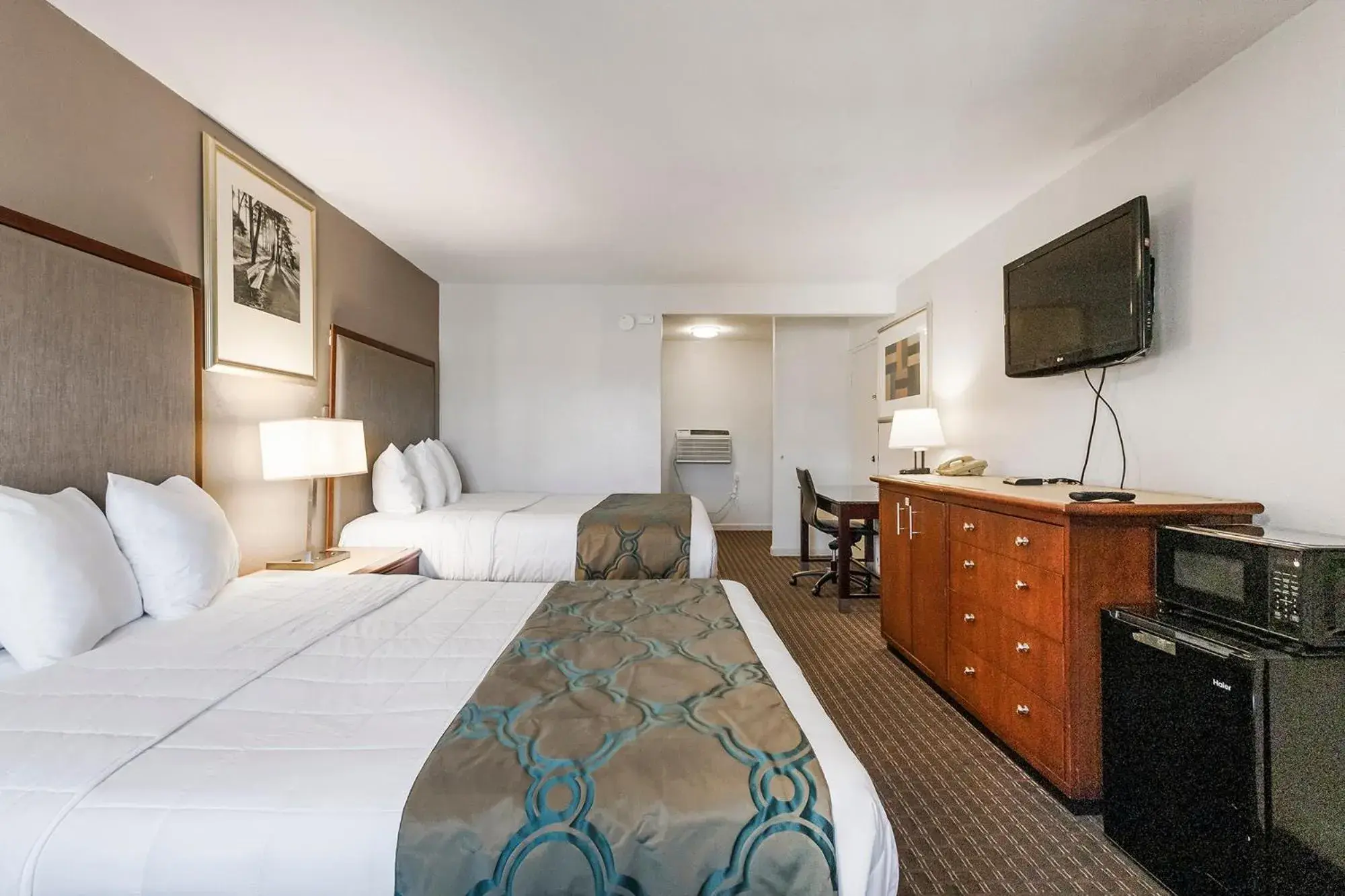 Bedroom, Bed in Heritage Inn Express Hayward Bedroom, Bed in Heritage Inn Express Hayward