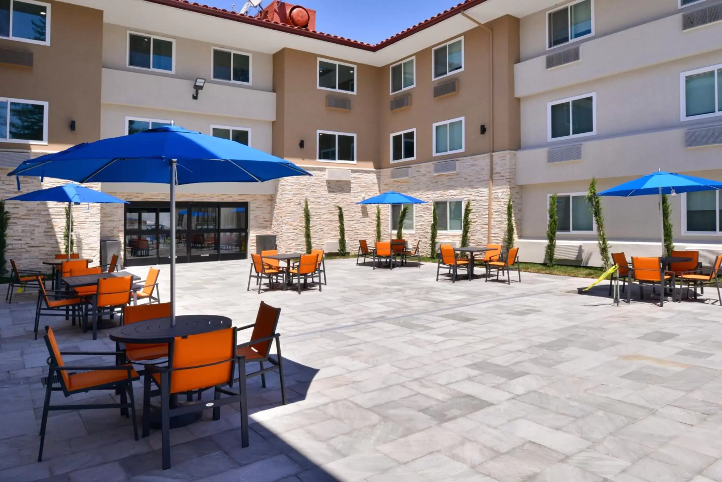 Patio, Restaurant/Places to Eat in Holiday Inn Express - Santa Rosa North, an IHG Hotel