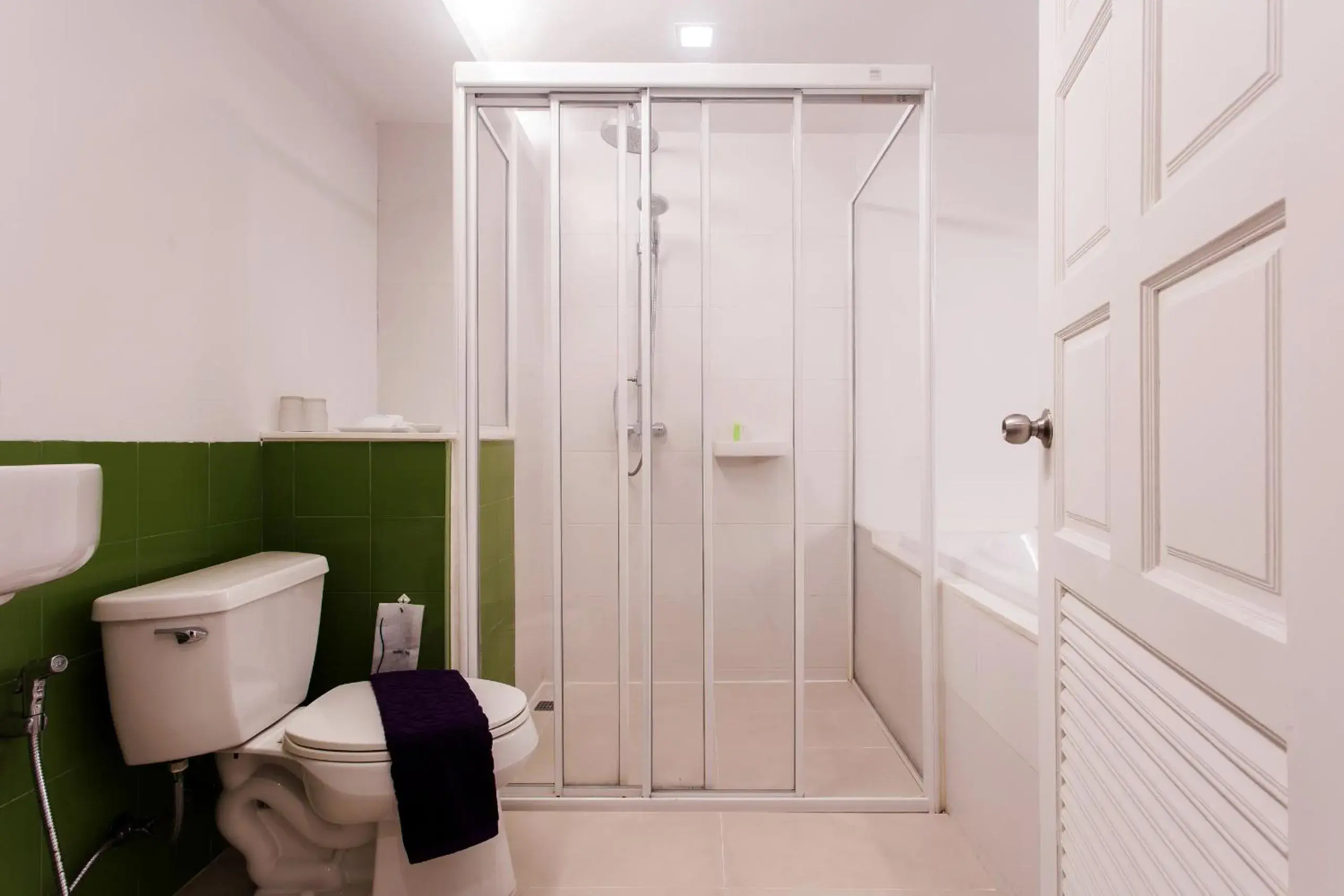 Shower, Bathroom in Samui Verticolor