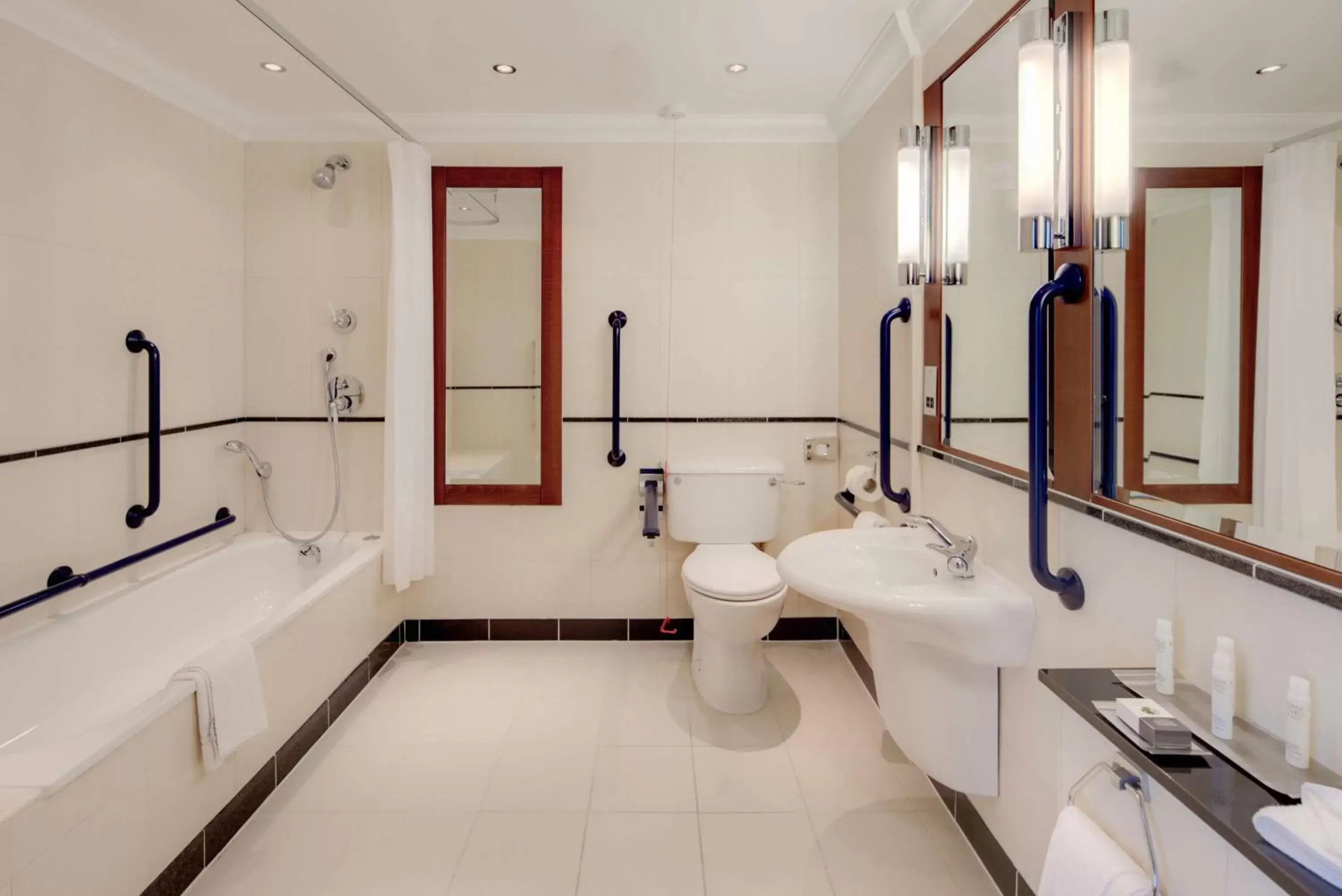 Bathroom in DoubleTree by Hilton Hotel Newcastle International Airport