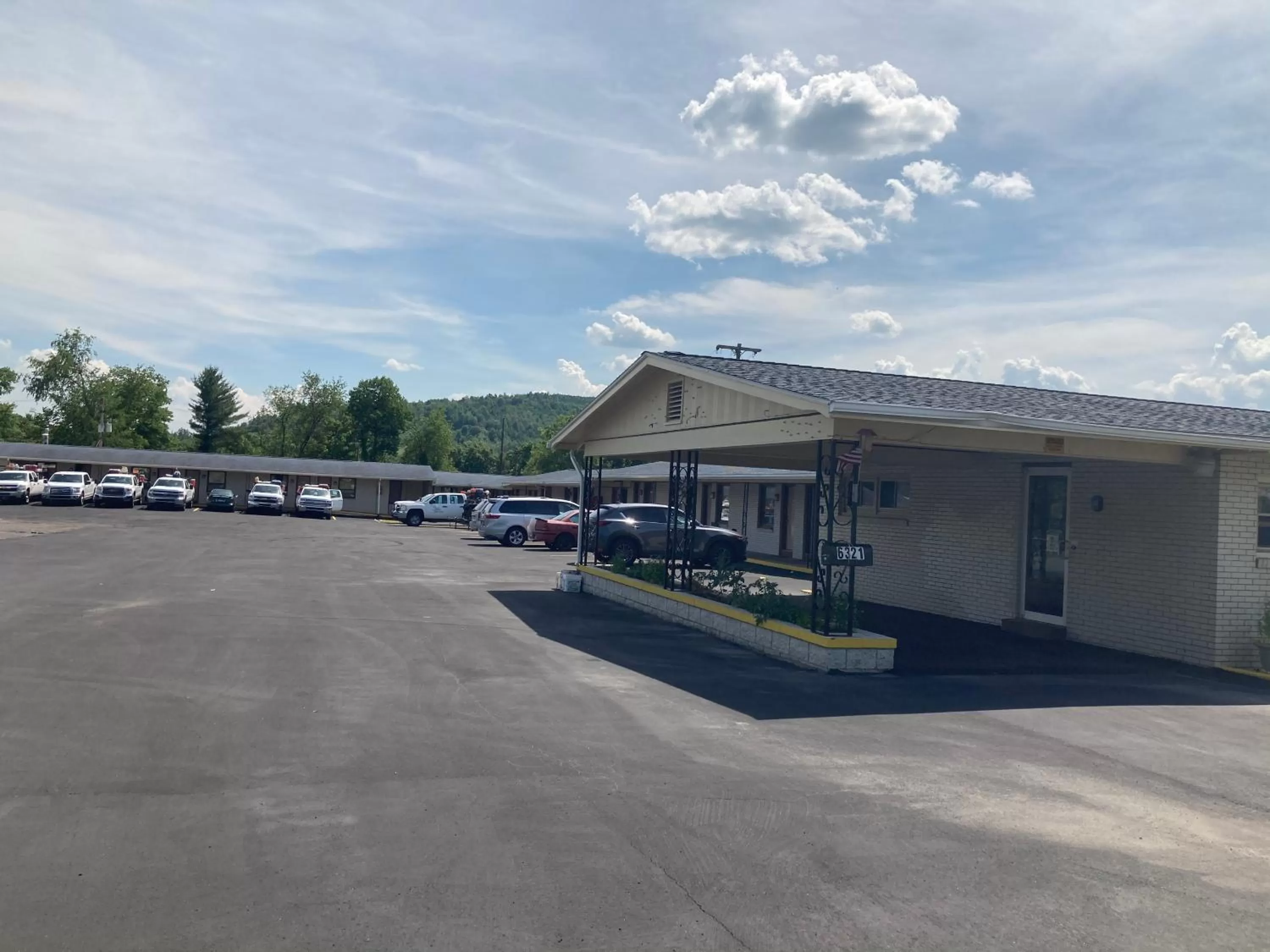 Property building in Budget Inn Clearfield PA