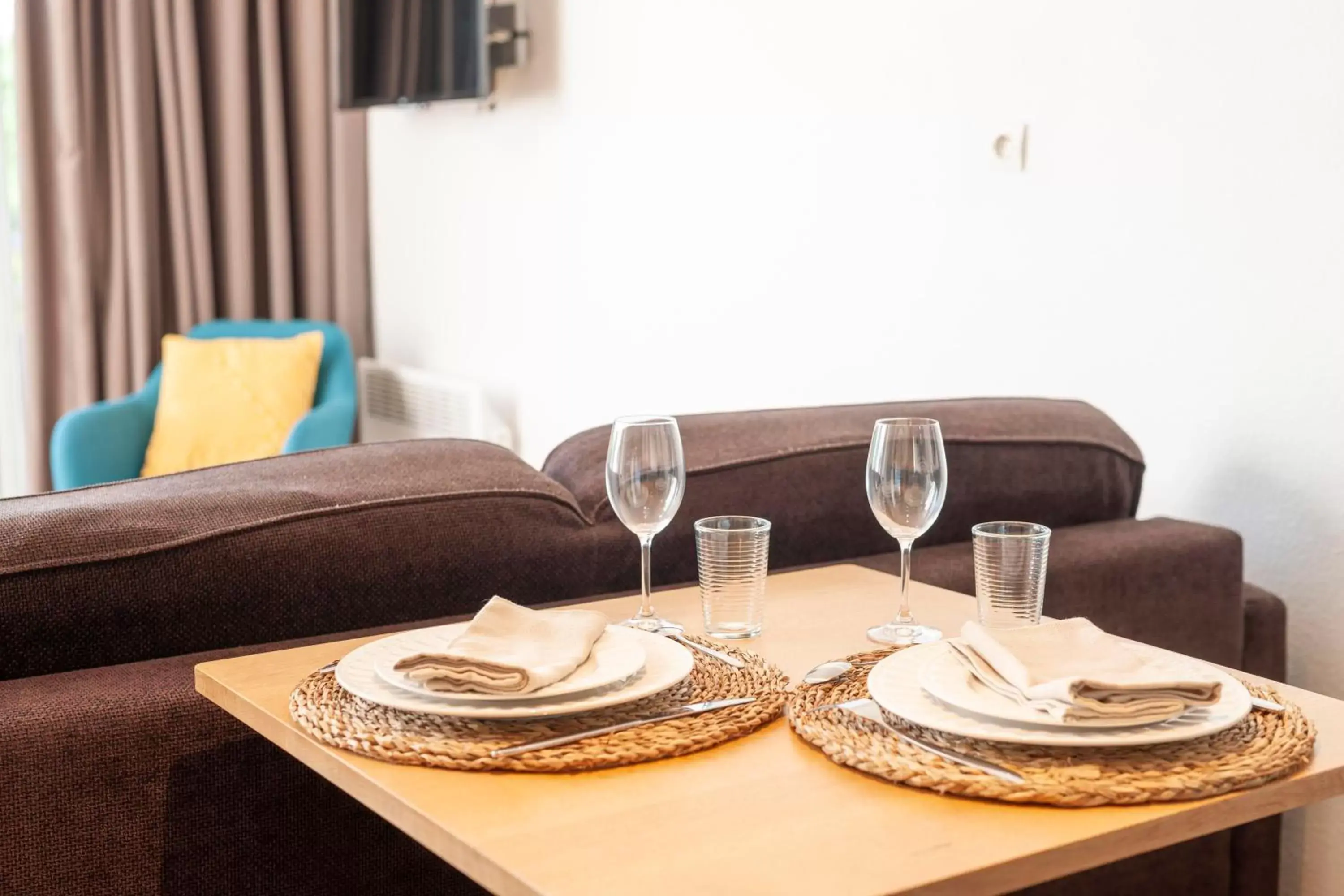 Kitchen or kitchenette, Dining Area in CERISE Dax - Les Jardins du Lac