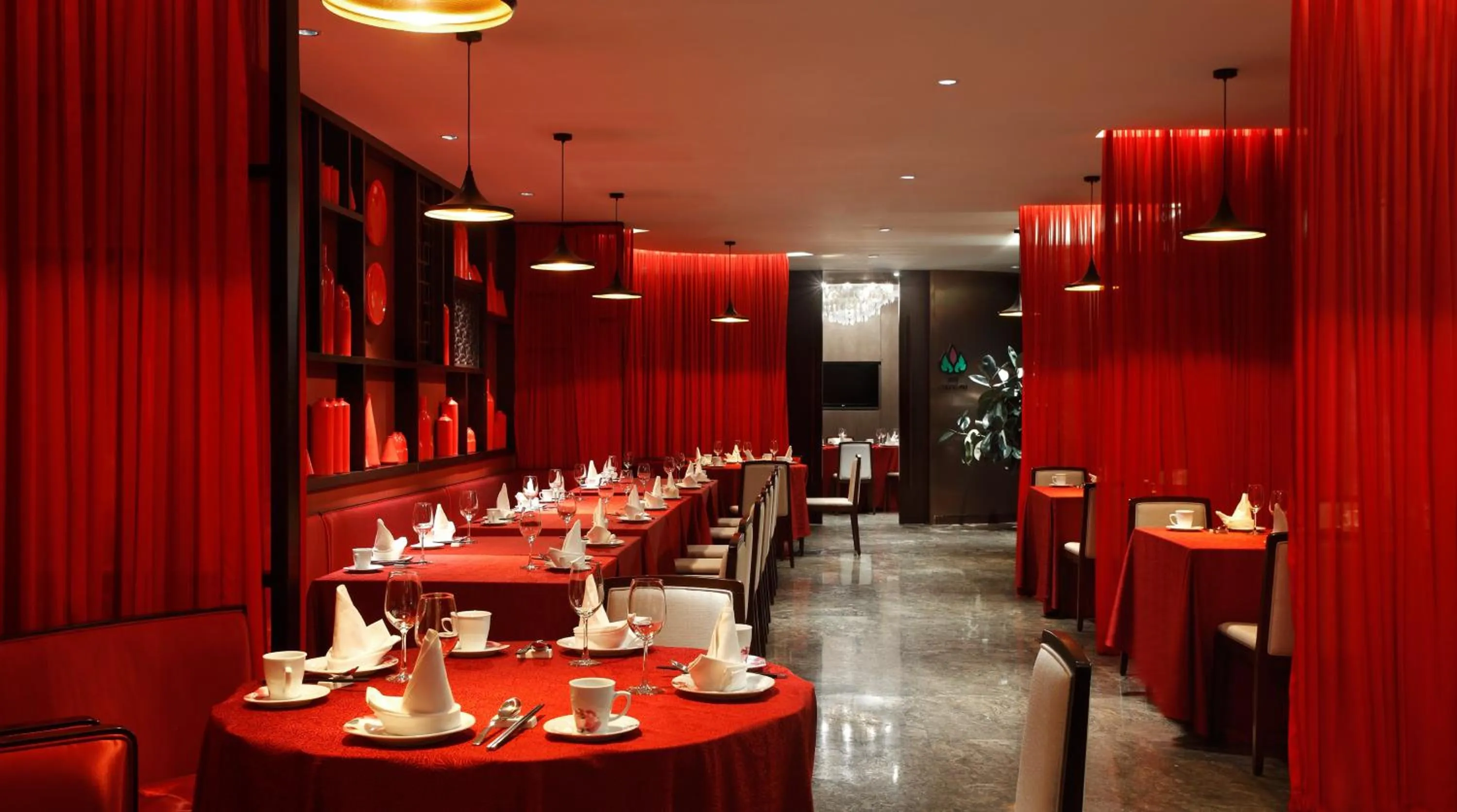 Restaurant/places to eat in Crowne Plaza Xuzhou Dalong Lake by IHG