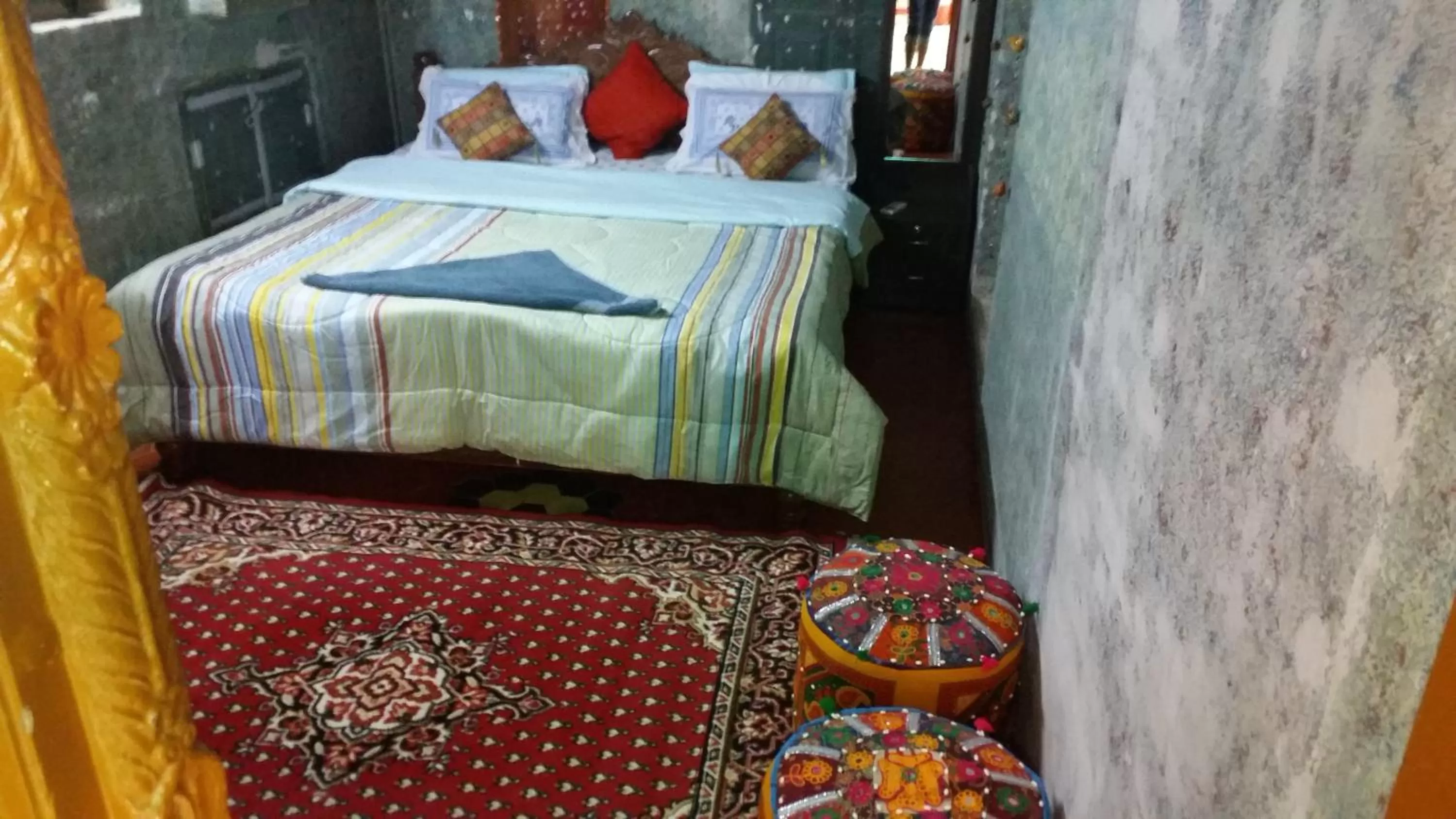 Bed in Tanisha Heritage Haweli