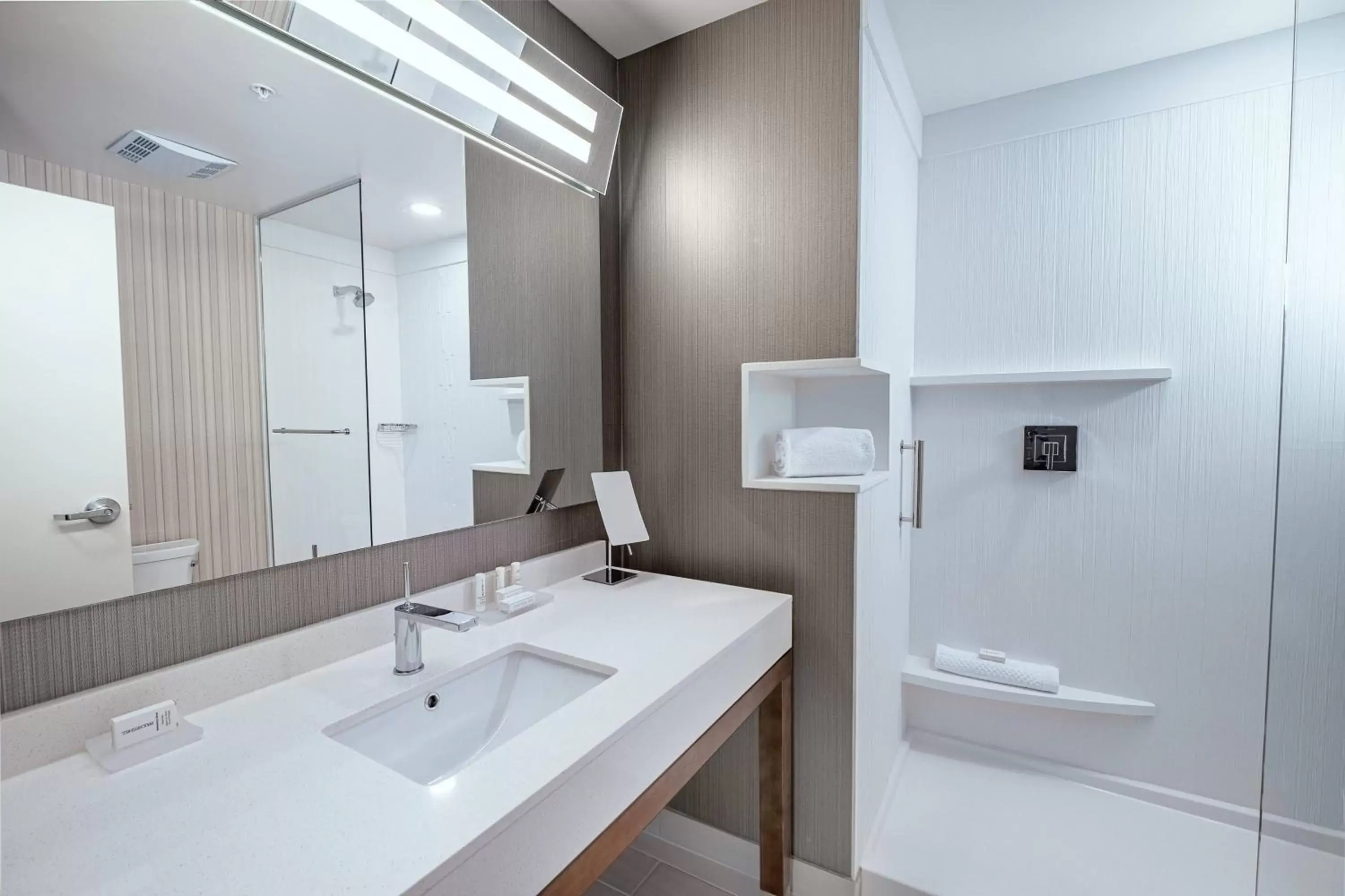 Bathroom in Courtyard by Marriott Toledo West