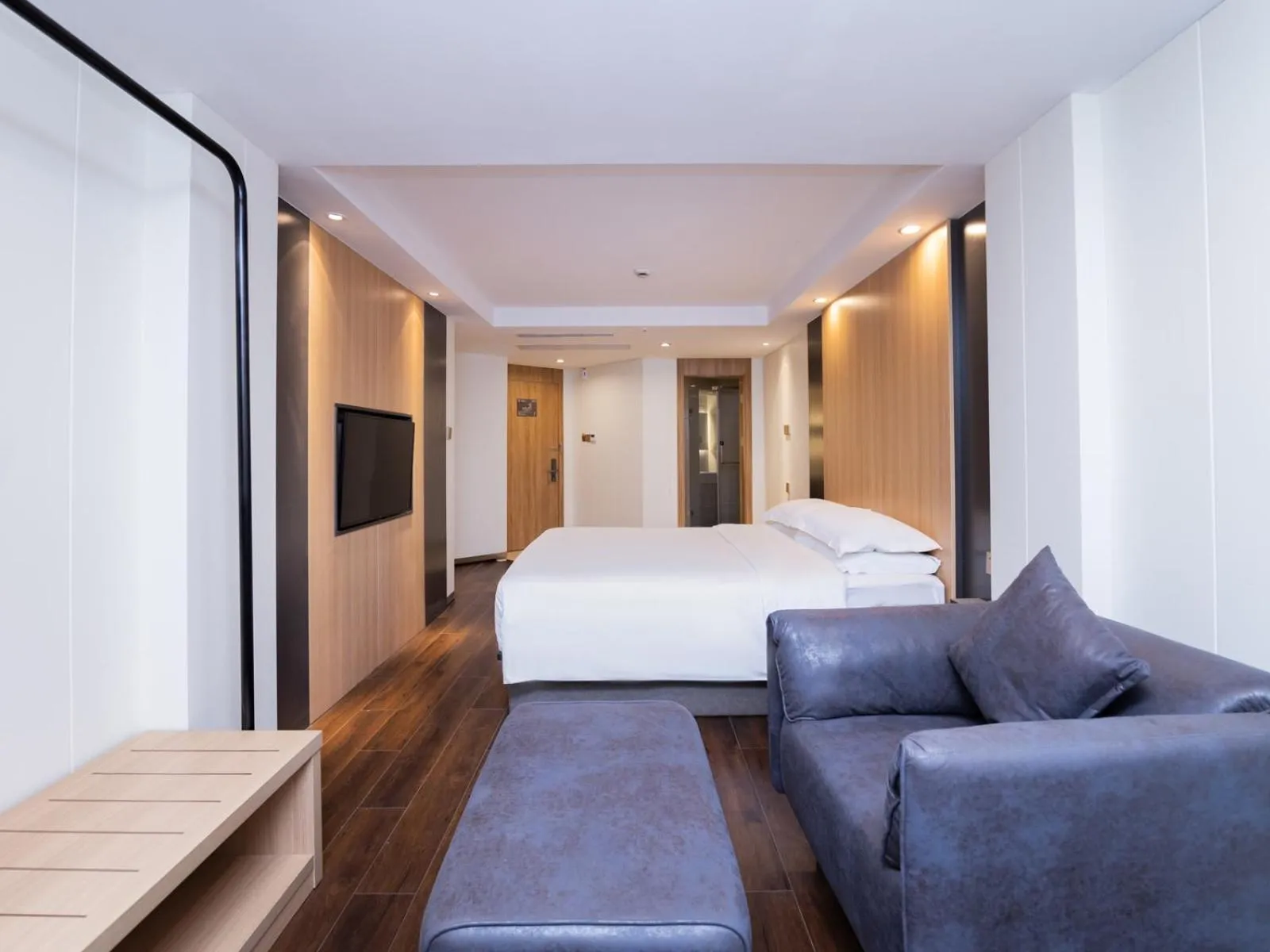 Photo of the whole room, Bed in Country Inn&Suites by Radisson, Shanghai PVG