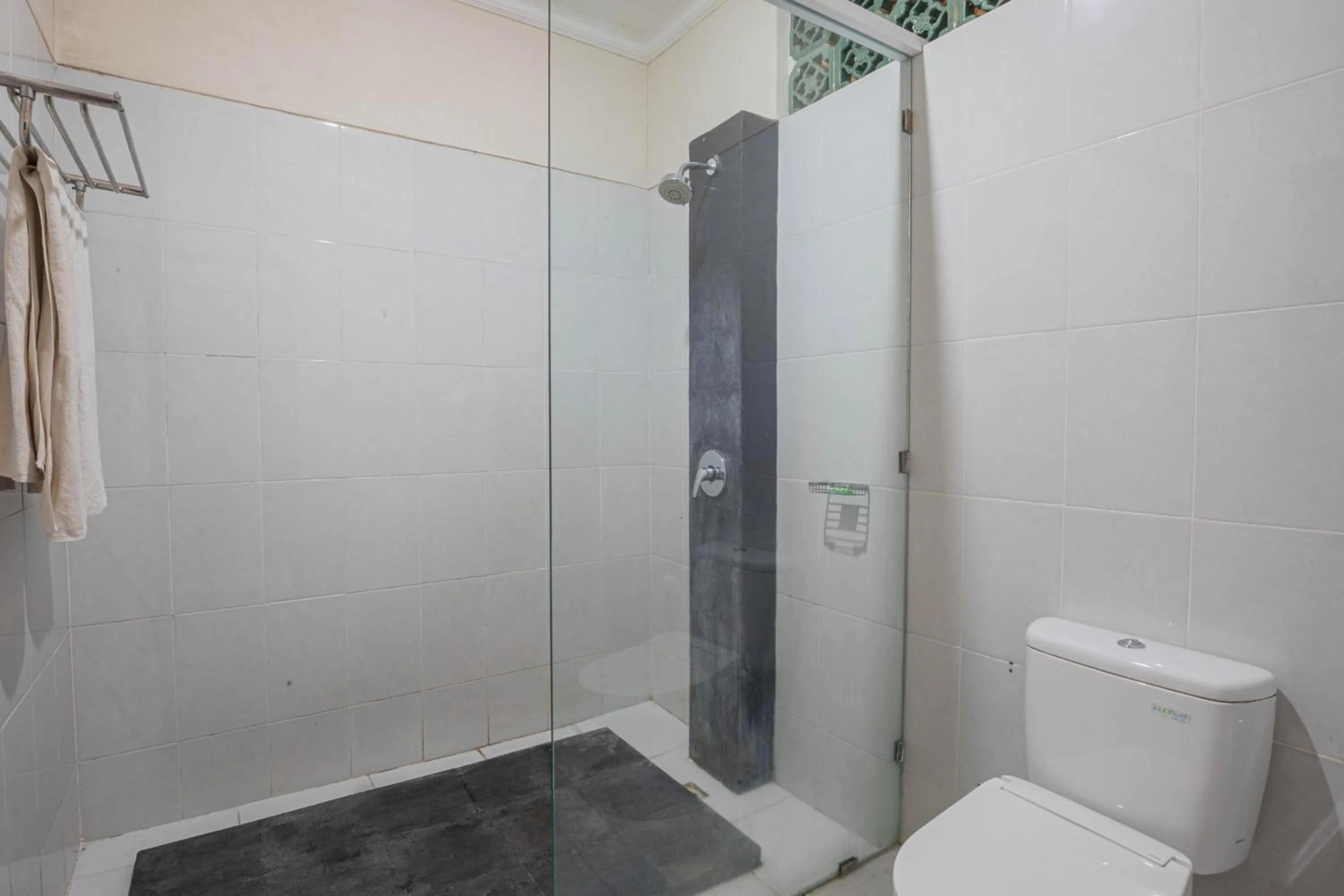 Bathroom in Puri Mango Guest House Sanur