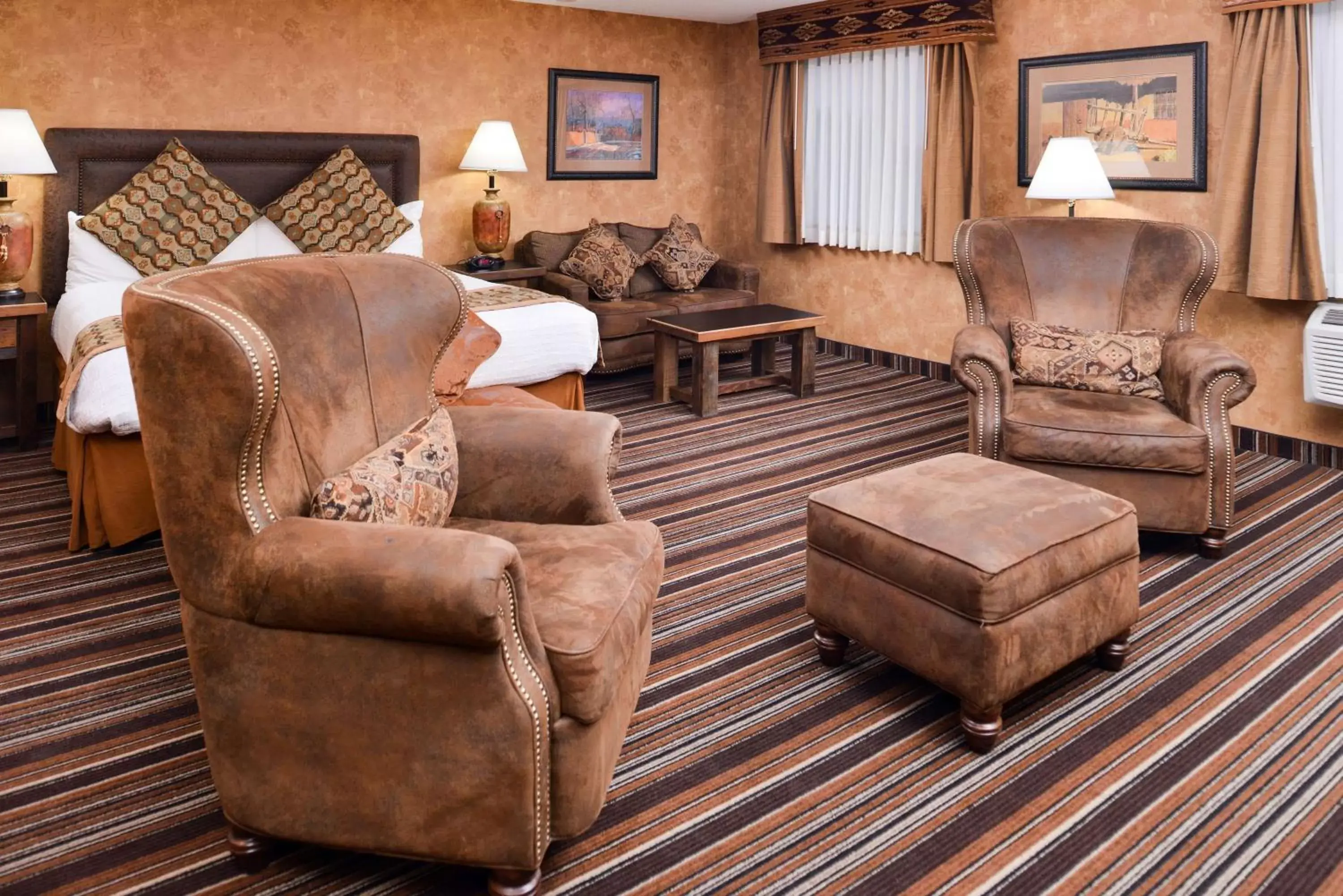 Photo of the whole room, Seating Area in Best Western Plus Inn of Santa Fe