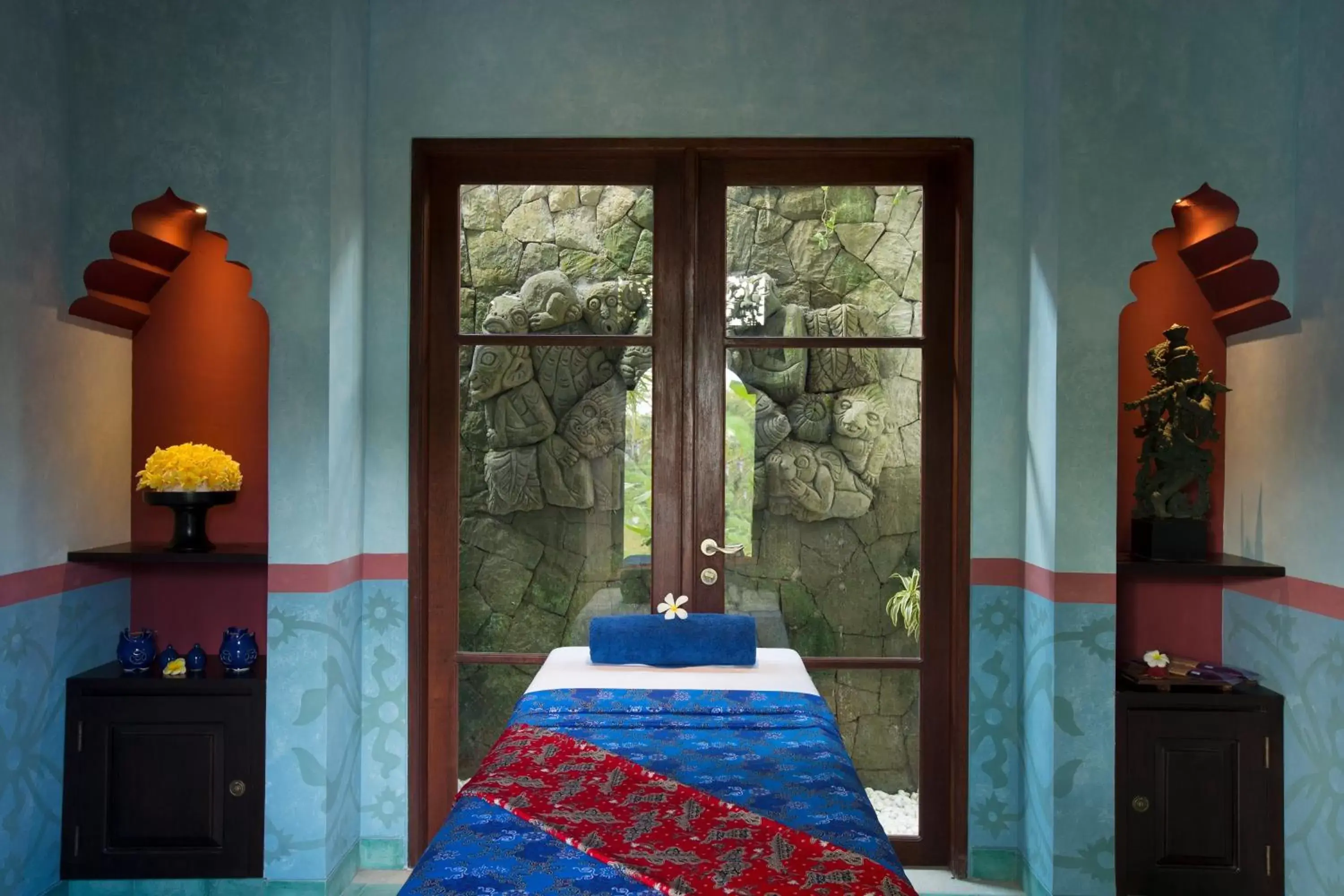 Massage, Bed in Dwaraka The Royal Villas