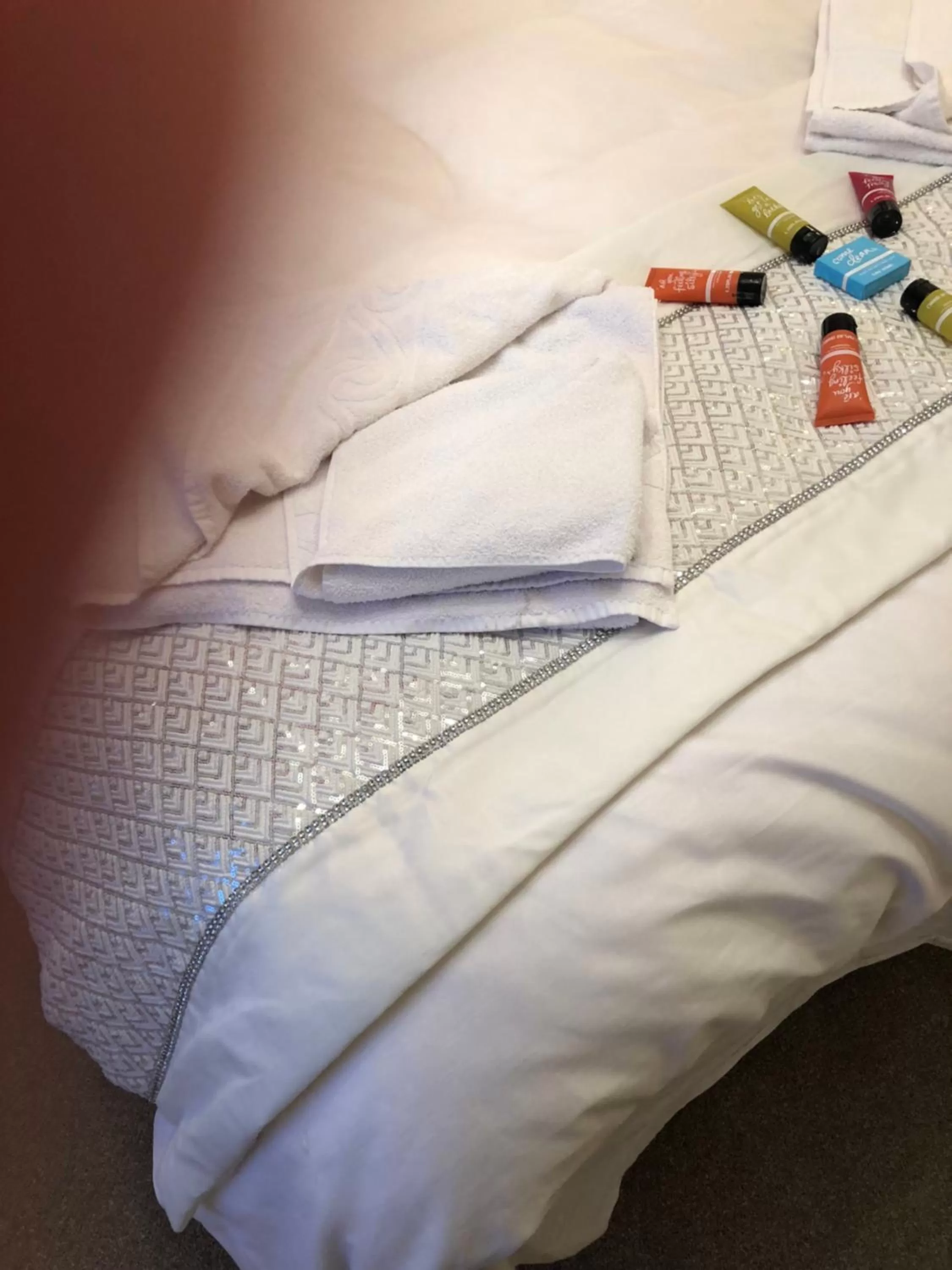 Shower, Bed in Jasmine House