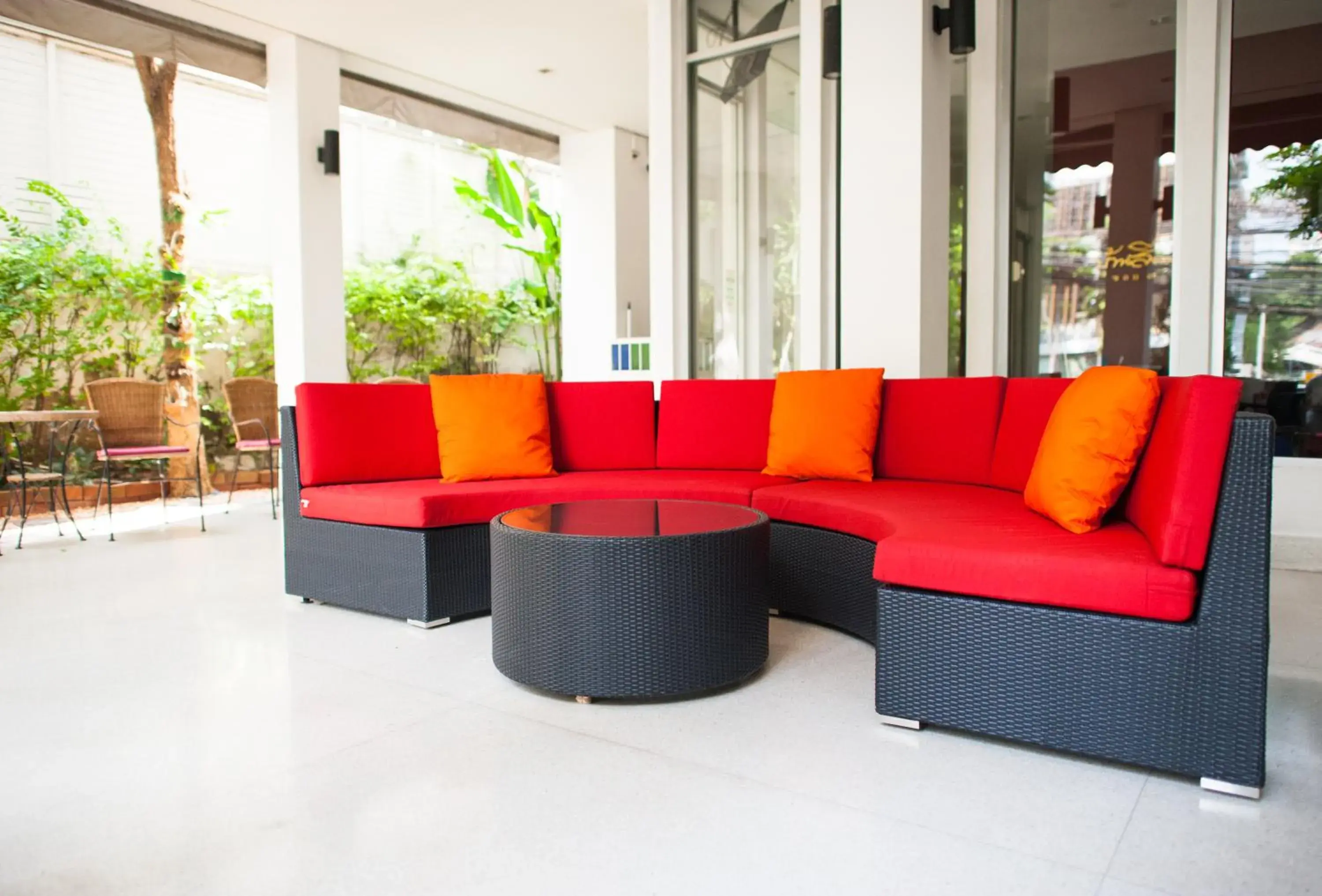 Facade/entrance in Baansilom Soi 3 Facade/entrance in Baansilom Soi 3