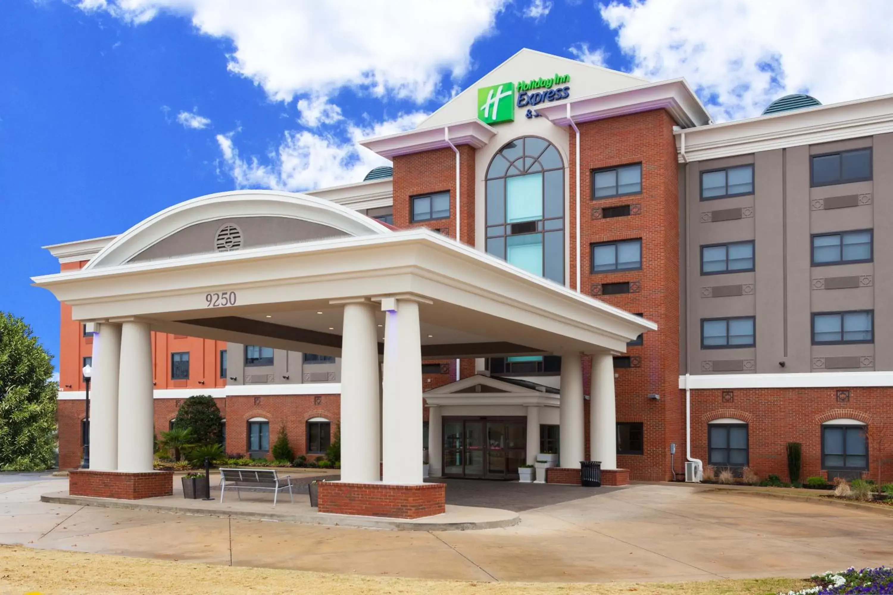 Property Building in Holiday Inn Express Hotel & Suites Montgomery Boyd-Cooper Parkway, an IHG Hotel