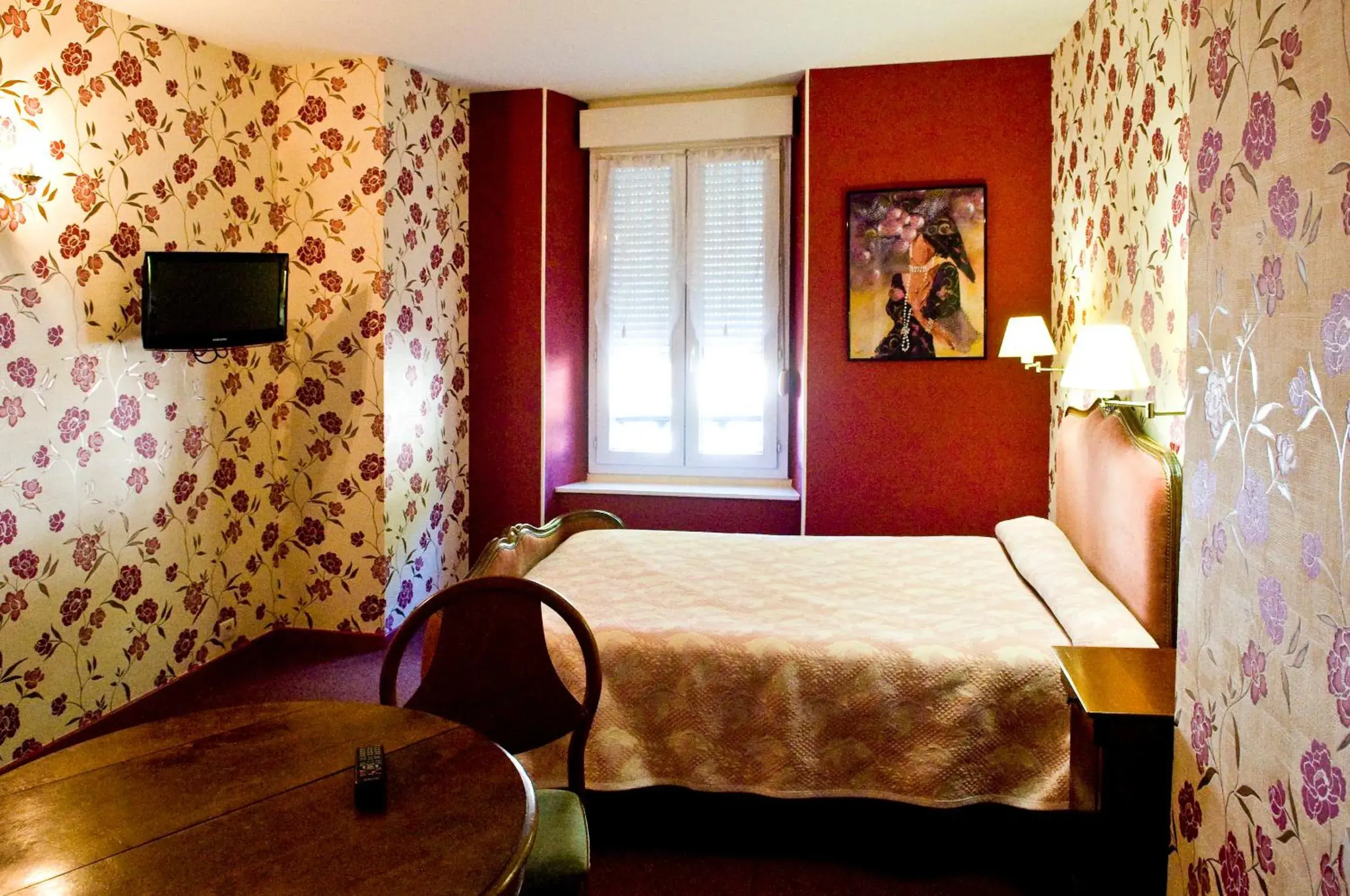 Bed in Hôtel Le Lons