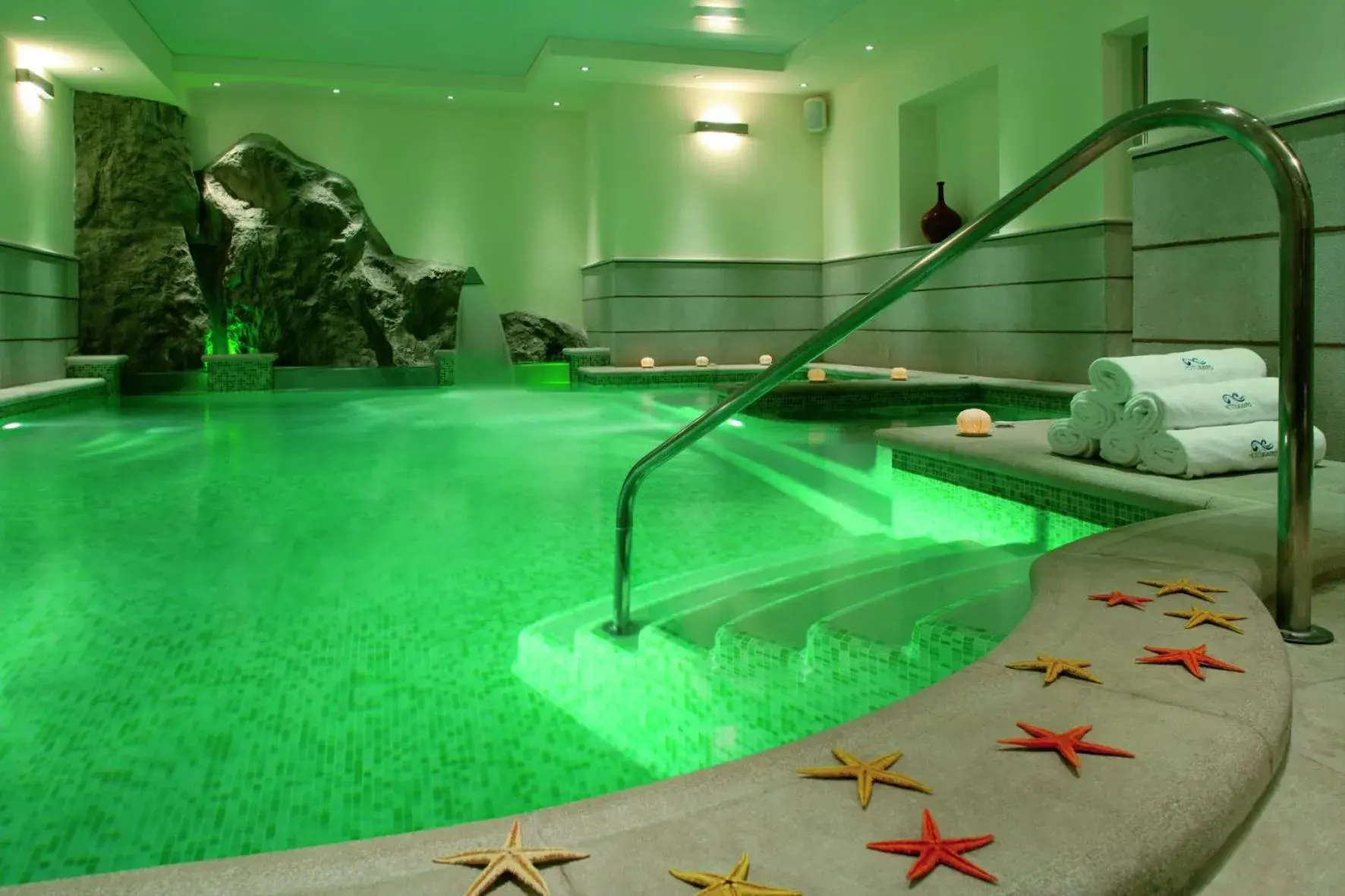 Spa and wellness centre/facilities, Swimming Pool in Hotel Raito Wellness & SPA