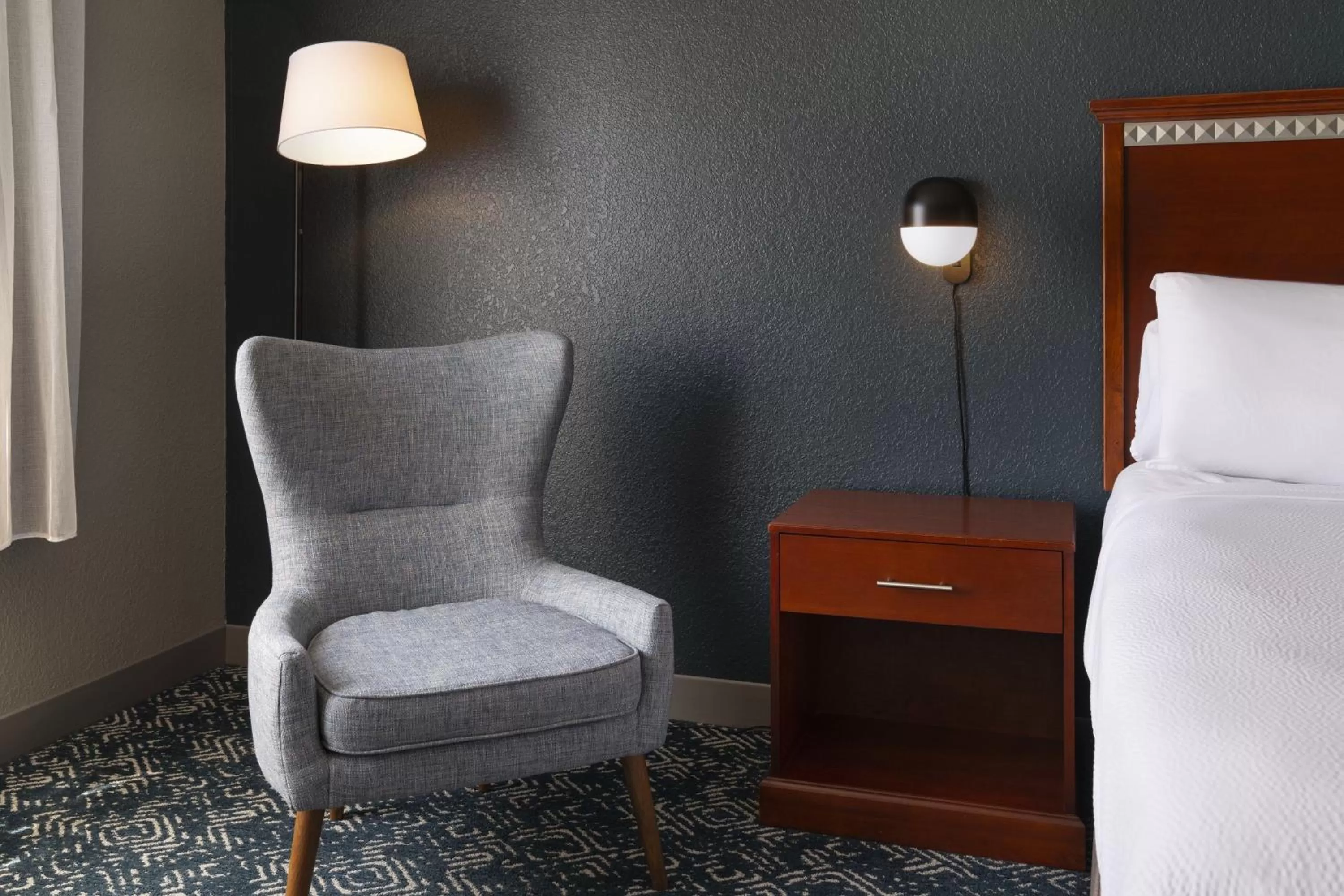 Photo of the whole room, Bed in Four Points by Sheraton Tucson Airport