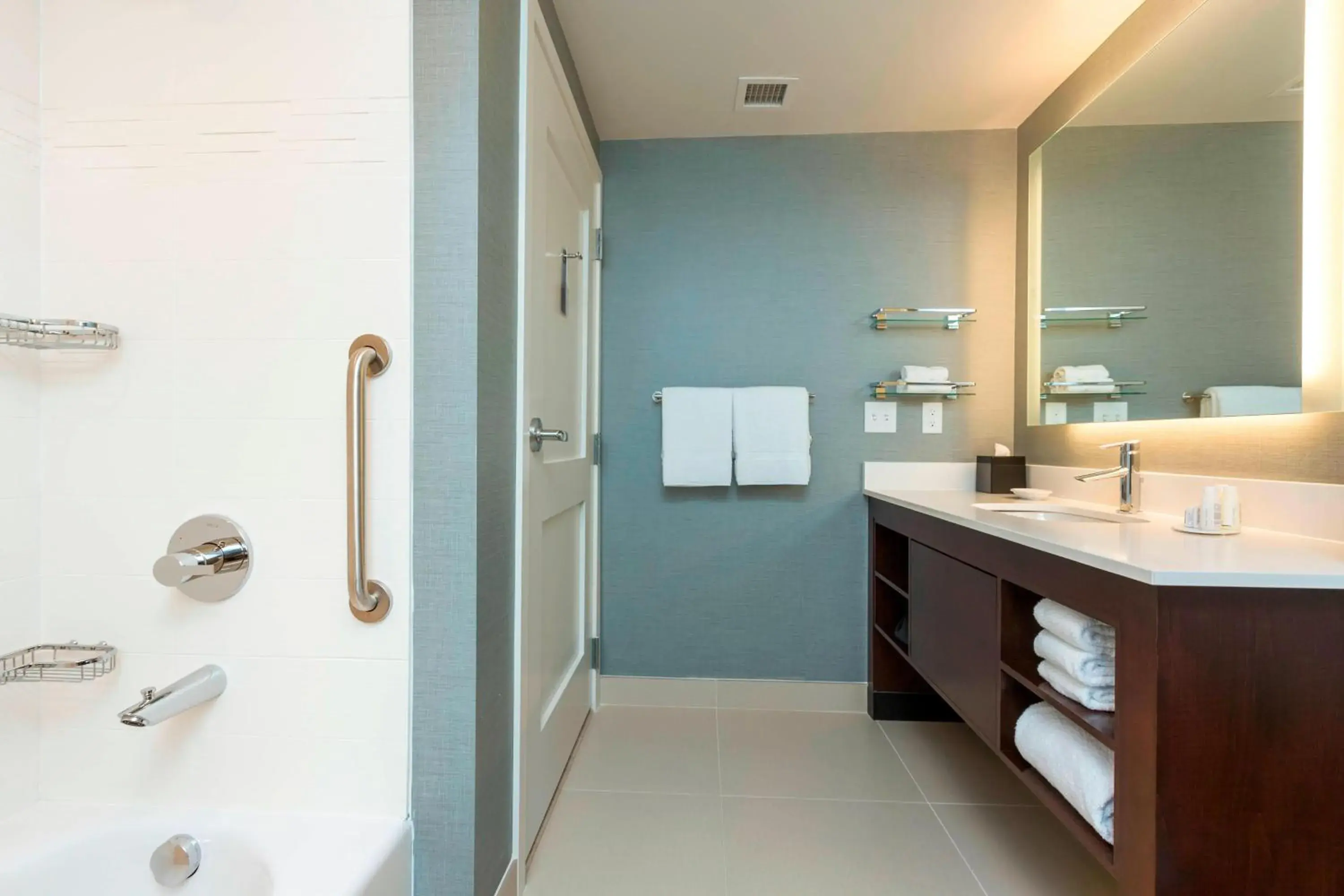 Bathroom in Residence Inn by Marriott Portland Hillsboro/Brookwood