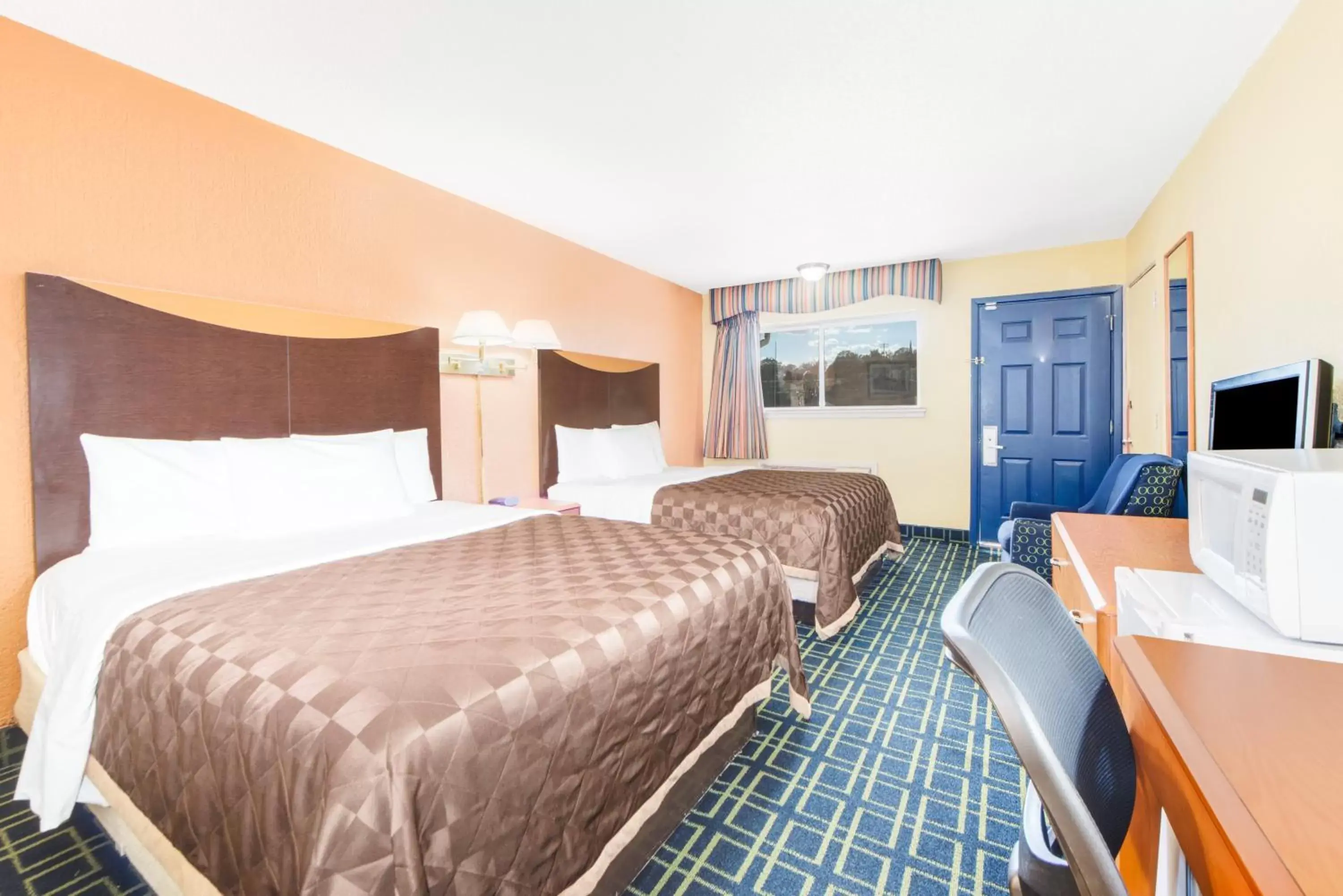 Bedroom, Bed in Travelodge by Wyndham Ruidoso