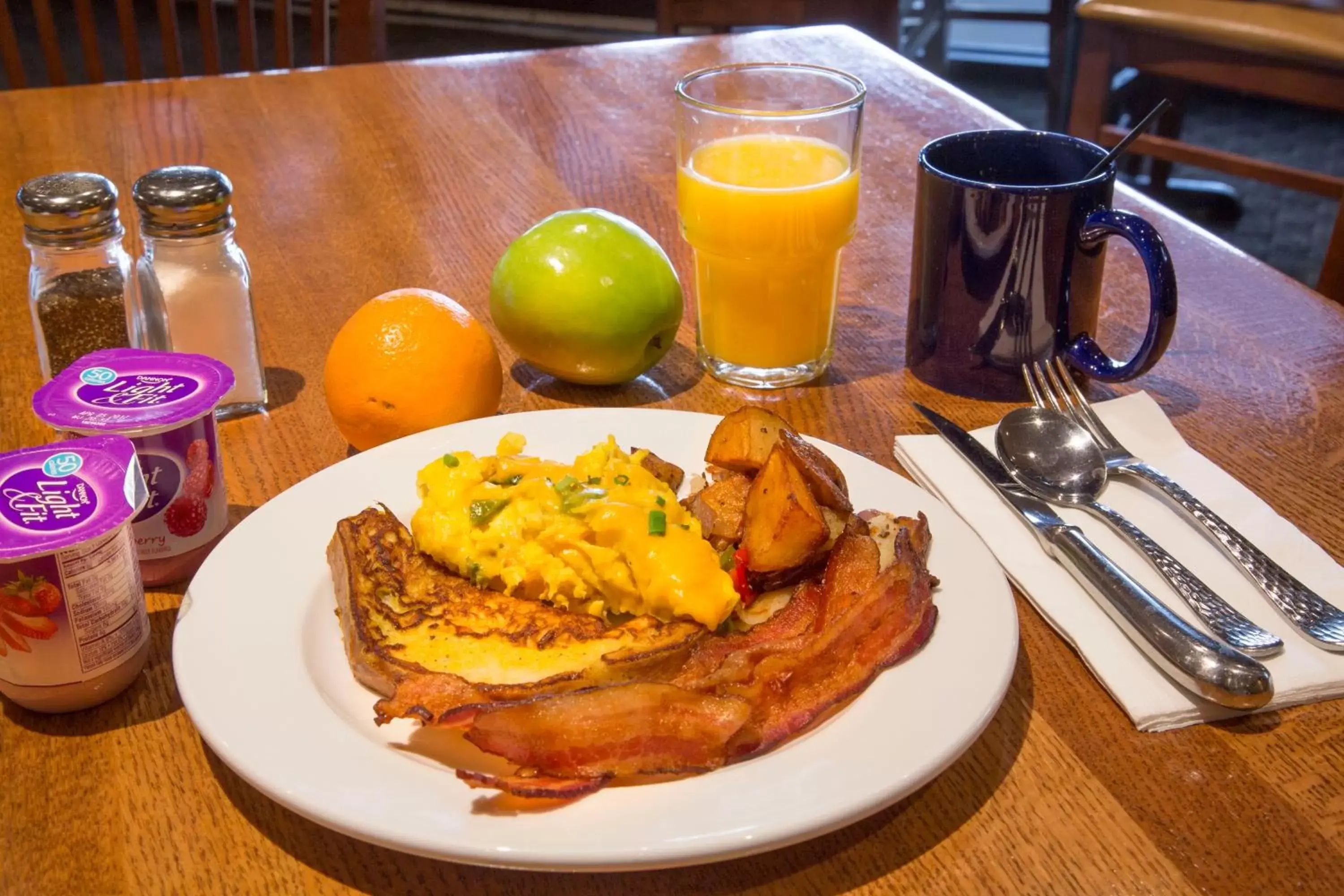 Continental breakfast in Best Western Plus Hilltop Inn